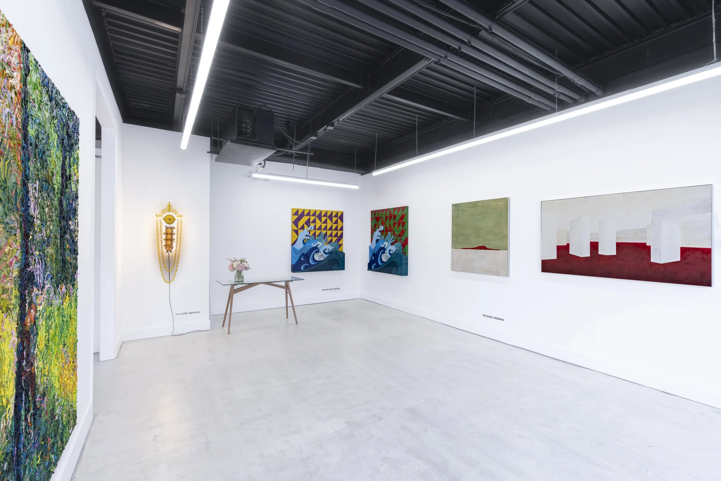 Vista da exposição “Material Cartographies”, Coral Gallery, Miami, 2026. Foto: Brooke D’Avanzo