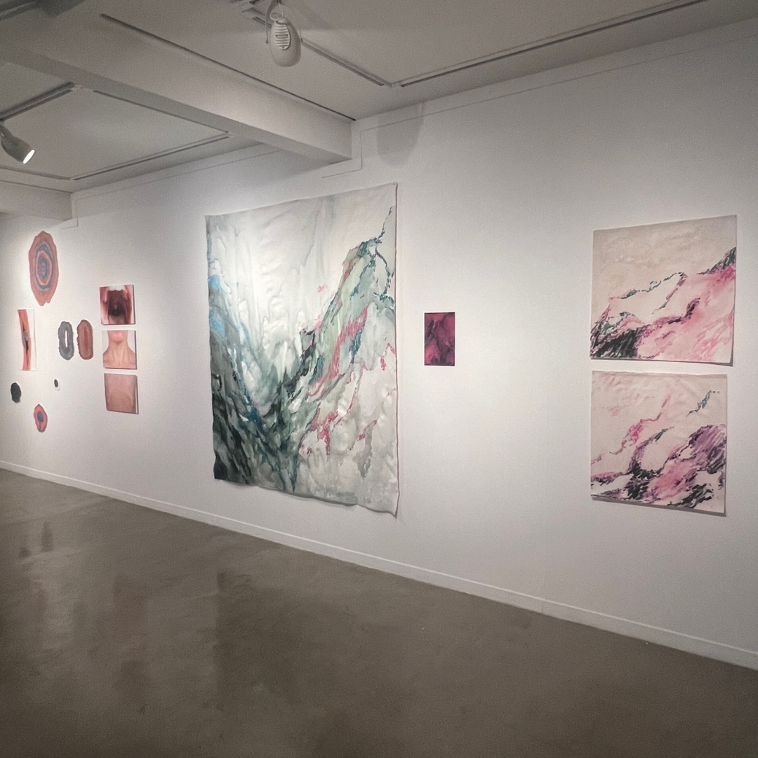 Vista exposição "Em outro momento, agora" no Galpão 556, São paulo, 2024.