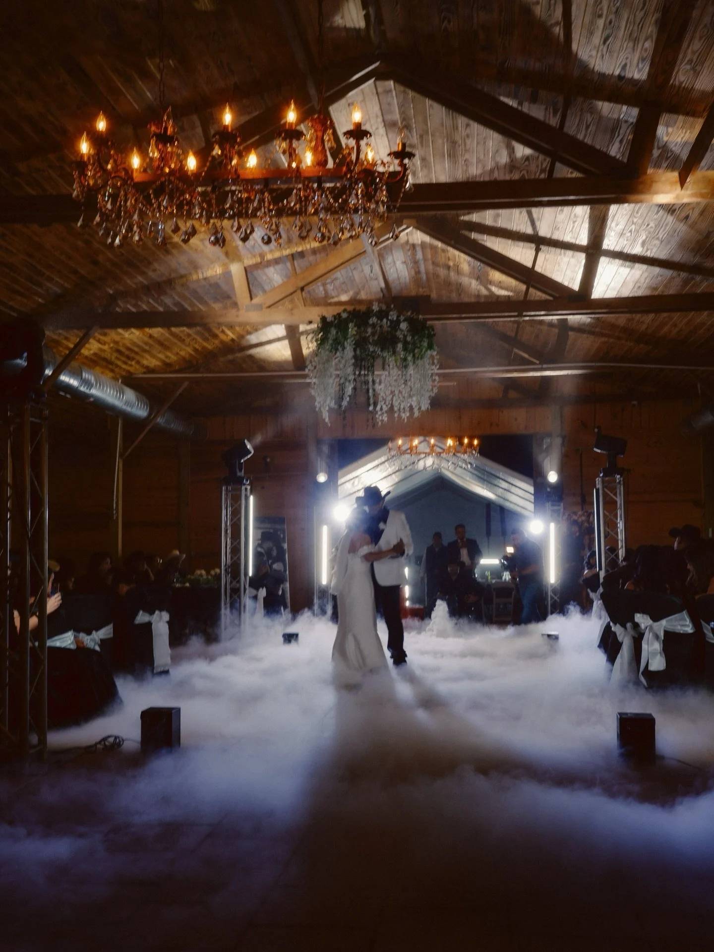 Congrats to Maryeli and Tio! I was second shooting for @danielsorianophoto. He basically gave me free reign to be creative and have fun 🙌🏽

Main photog/ video: @danielsorianophoto 
Second photog: @macaspacimage