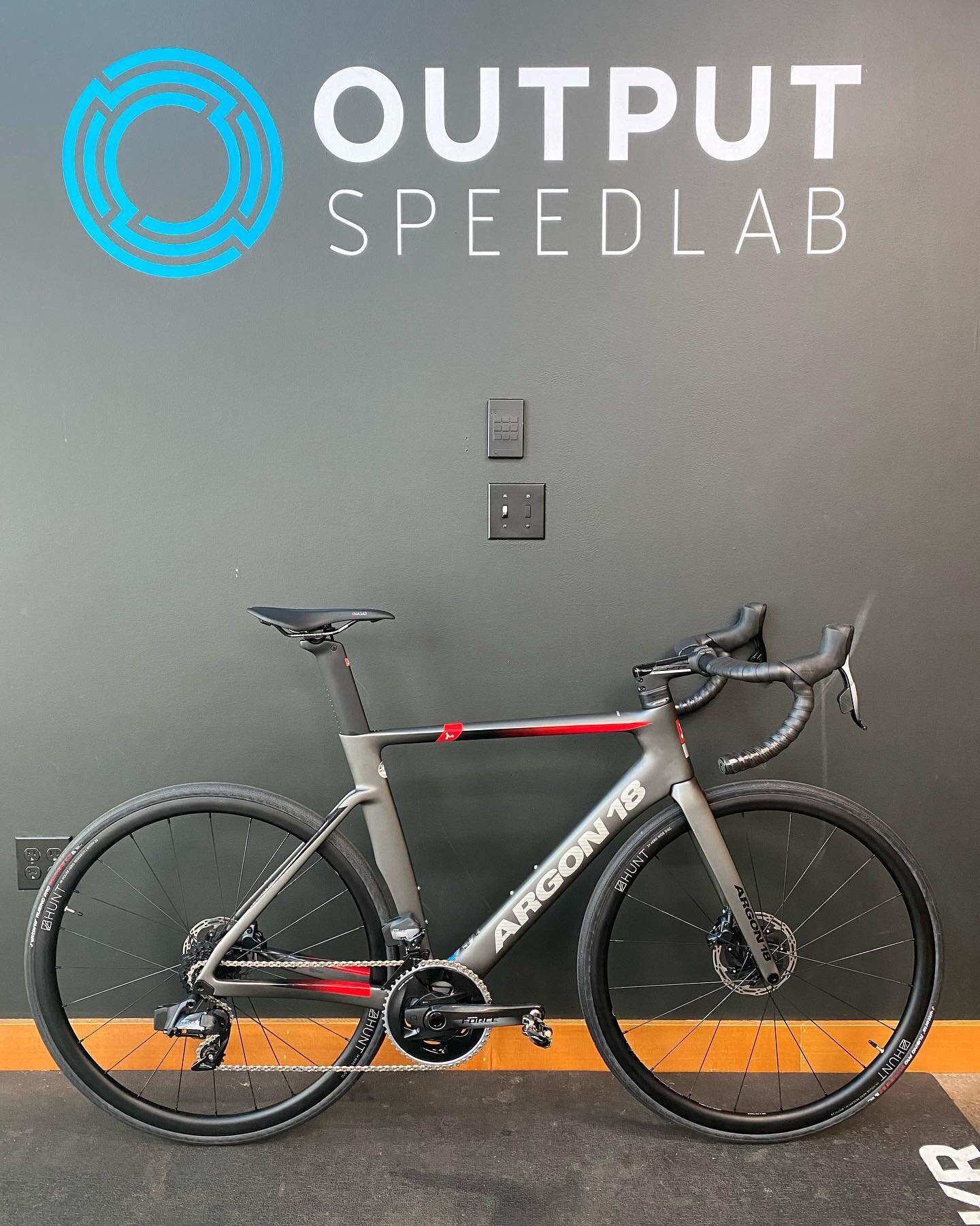 Getting new bikes (and components) in the Lab this year is been a challenge to say the least. So, it&rsquo;s a special treat when &ldquo;New Bike Day&rdquo; comes for our clients. How clean is this @argon18bike Nitrogen Force AXS aero road bike we bu