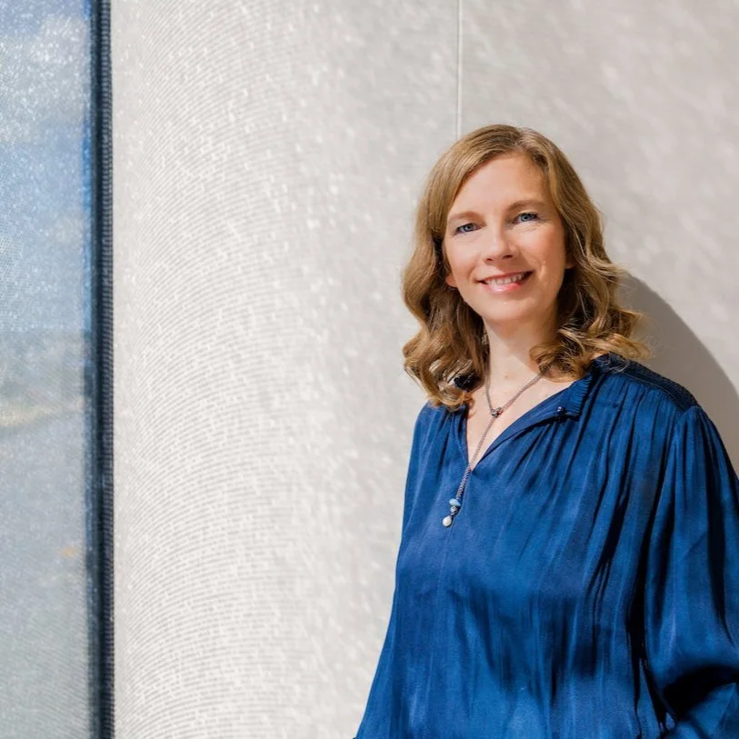 Dr. Anja Timmermann ist Story-Coach und bietet strategisch wirksame Kommunikationskonzepte fuer Expert:innen, Unternehmen und Impact-orientierte Projekte.