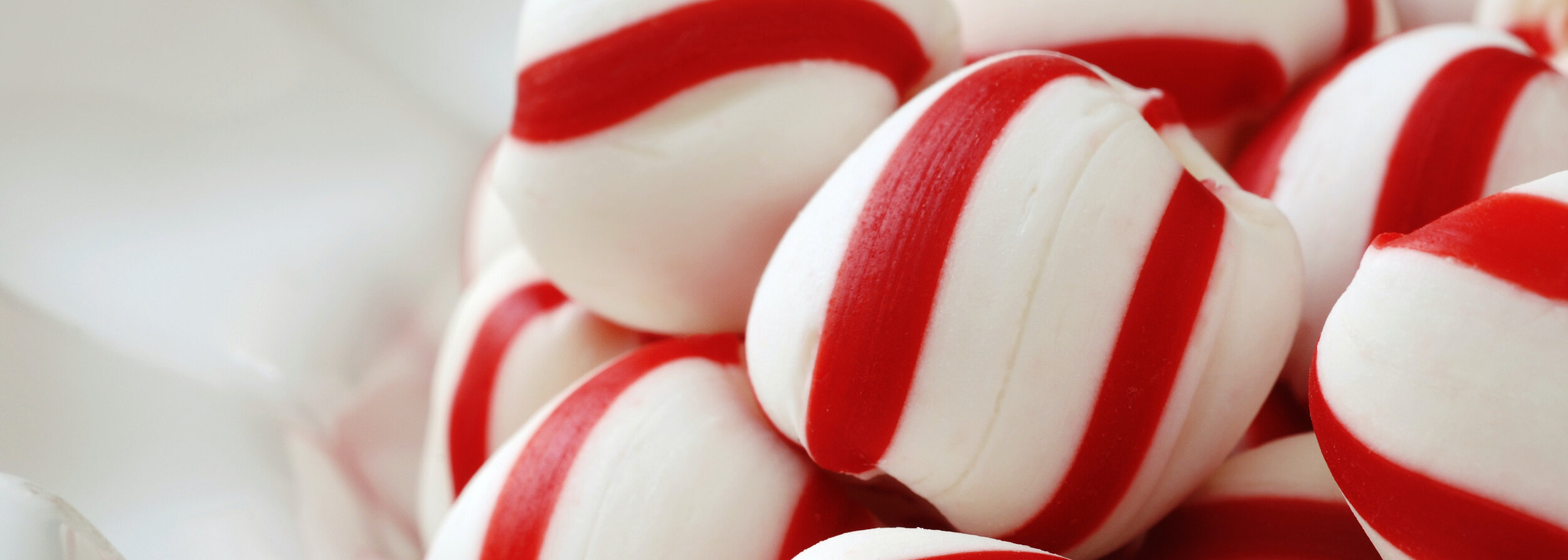 bigstock-Peppermint-candy-sugar-twists--15023777.jpg