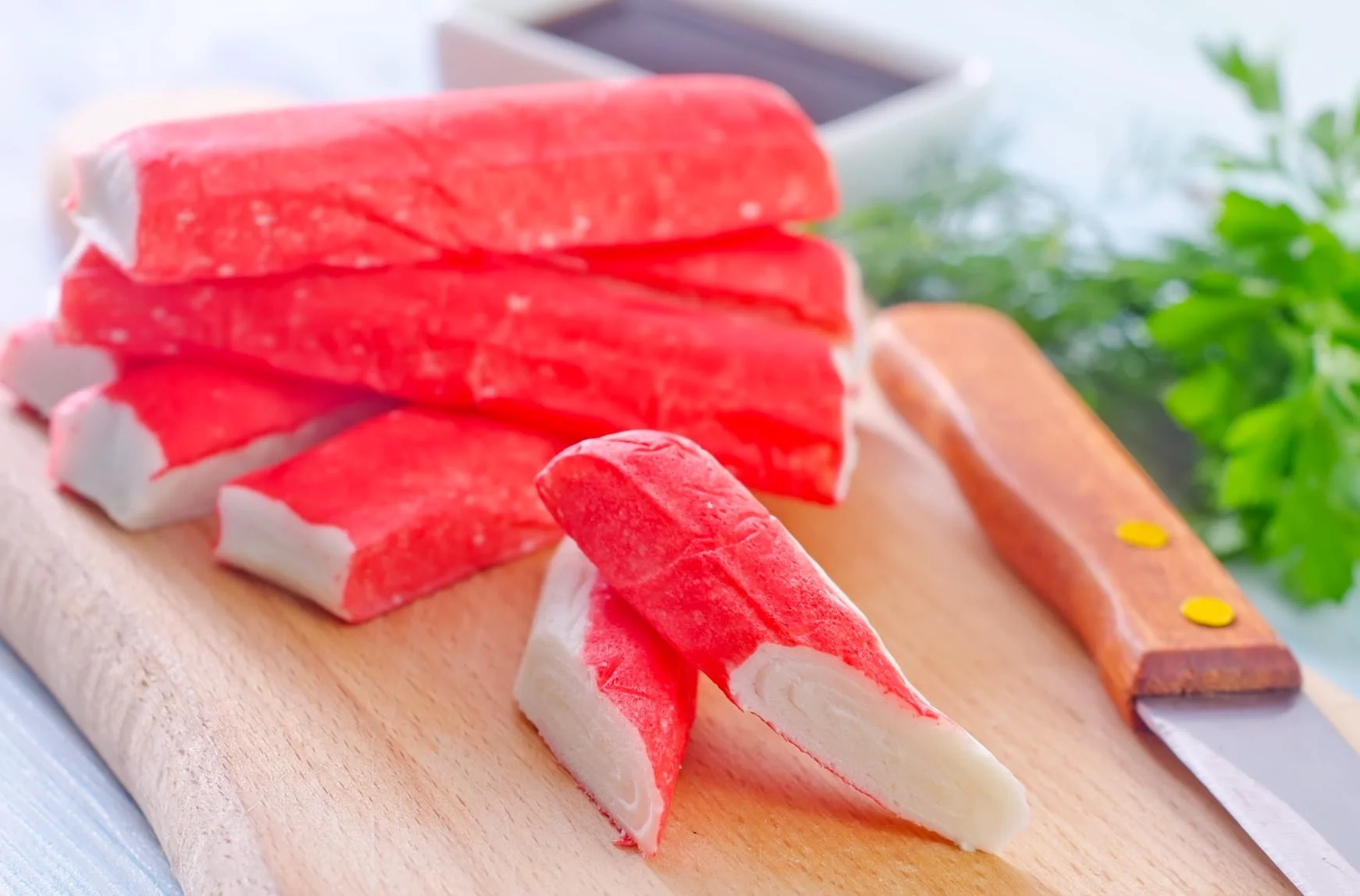 surimi 2 Depositphotos_29033287_mimitation-crabmeat_surimi..jpg