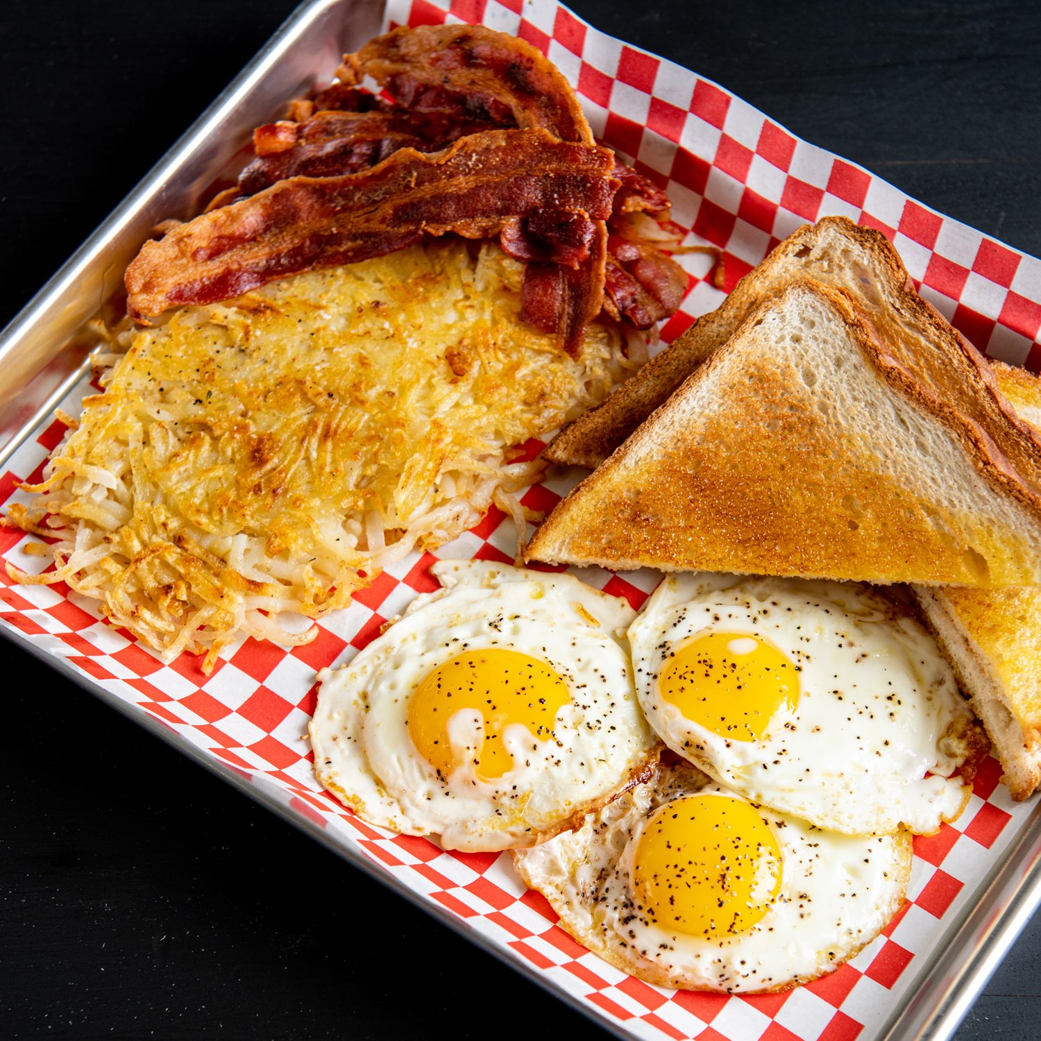 Shout out to our breakfast lover @ltquattrobajeena! We got the classic hot American Diner breakfast to warm your soul. Come start the week right with a full plate! 📸 @kimfoxfoodphoto

#DinosOGBreakfast #Breakfast #Breakfastlove #DinosOG #losangelese
