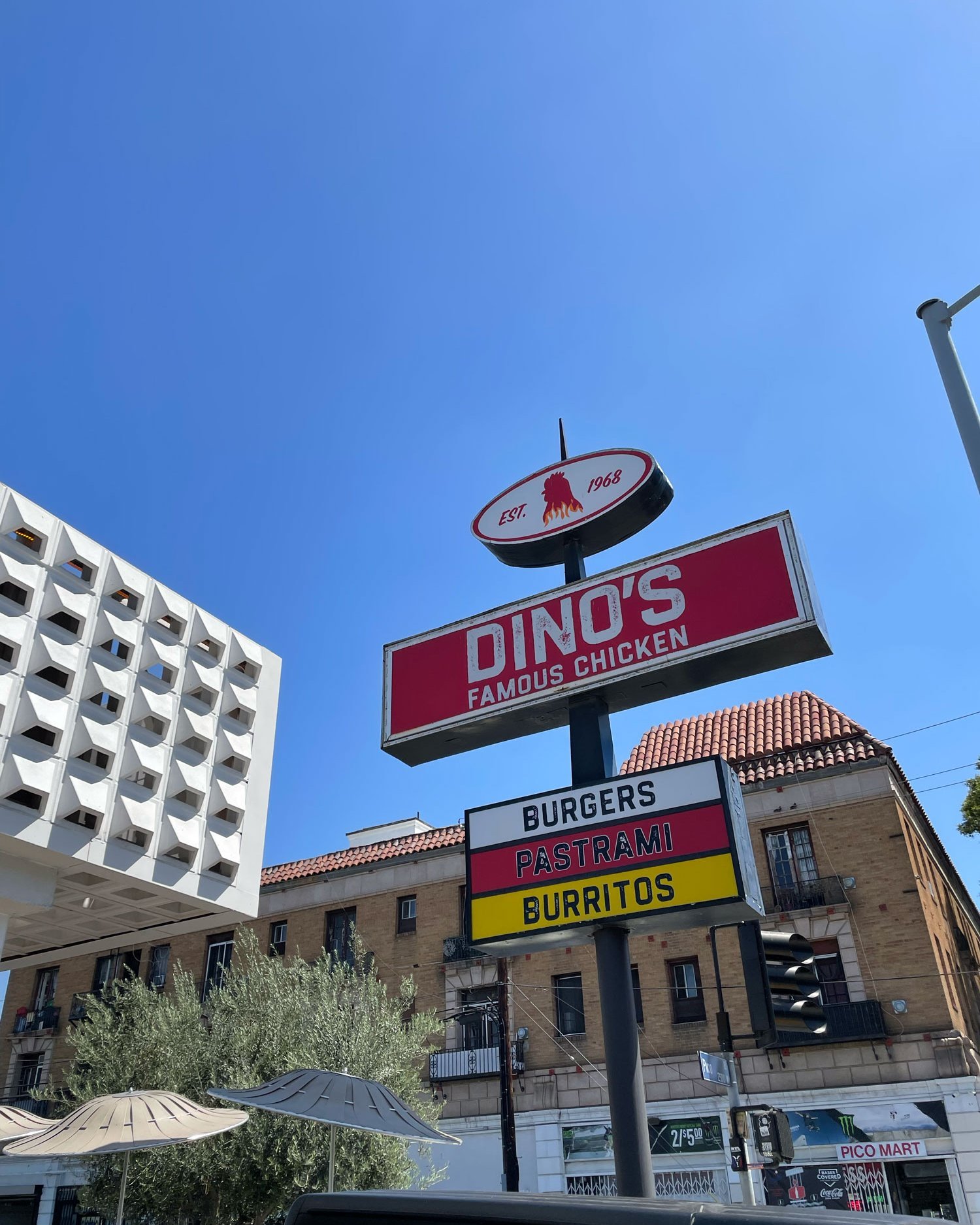 December in L.A. 💙❤️💛

#losangeles #DinosLA #losangeleseats #DinosOriginal #DinosPicoRivera