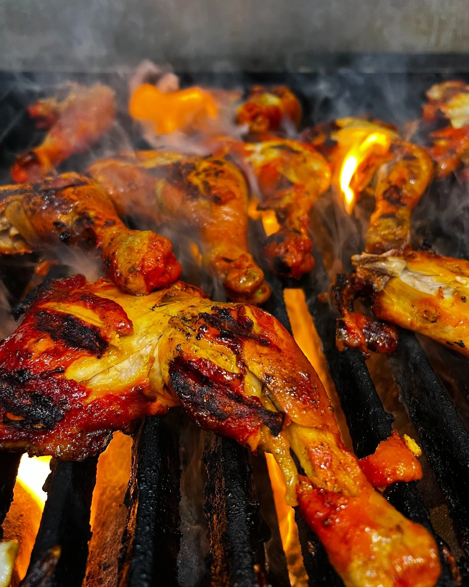 This weekend is looking unseasonably cold and possibly rainy. But you know the best way to warm up &ndash; Dino's Famous Chicken! We'll have the grill hot all weekend! Come on by!

#🍗 #🐔 #DinosOG #DinosOGRecipe #DinosOGChicken #losangeleseats #losa