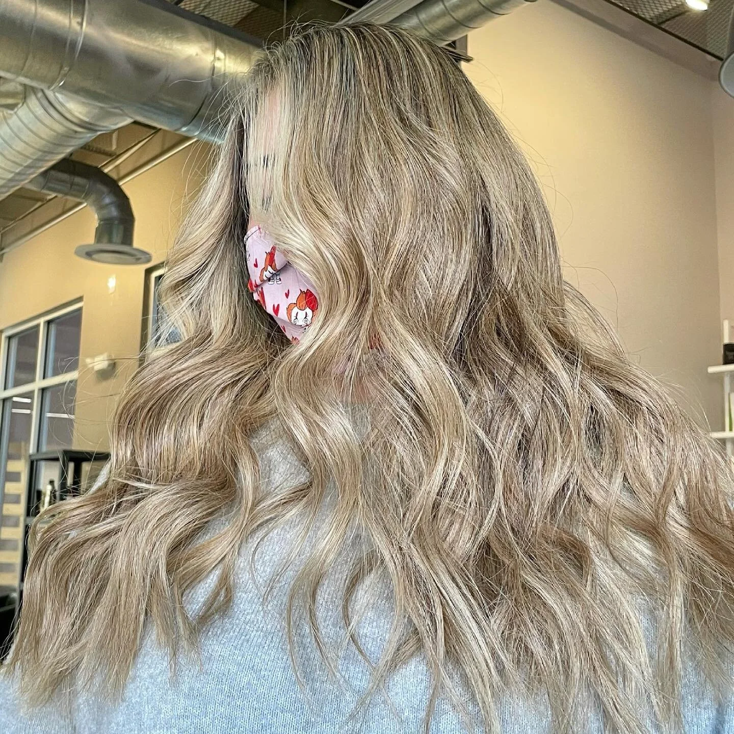 ✨ S A N D Y ✨
#creativecolor

#montecillolife #elpasohairstylist #elpasohair #elpasocolorcorrection #elpasobalayage #babylights #balayage #blondes #goldwellus #colorcorrections #schwarzkopf #schwarzkopfusa #kevinmurphy #oribepro #modernsalon #behindt