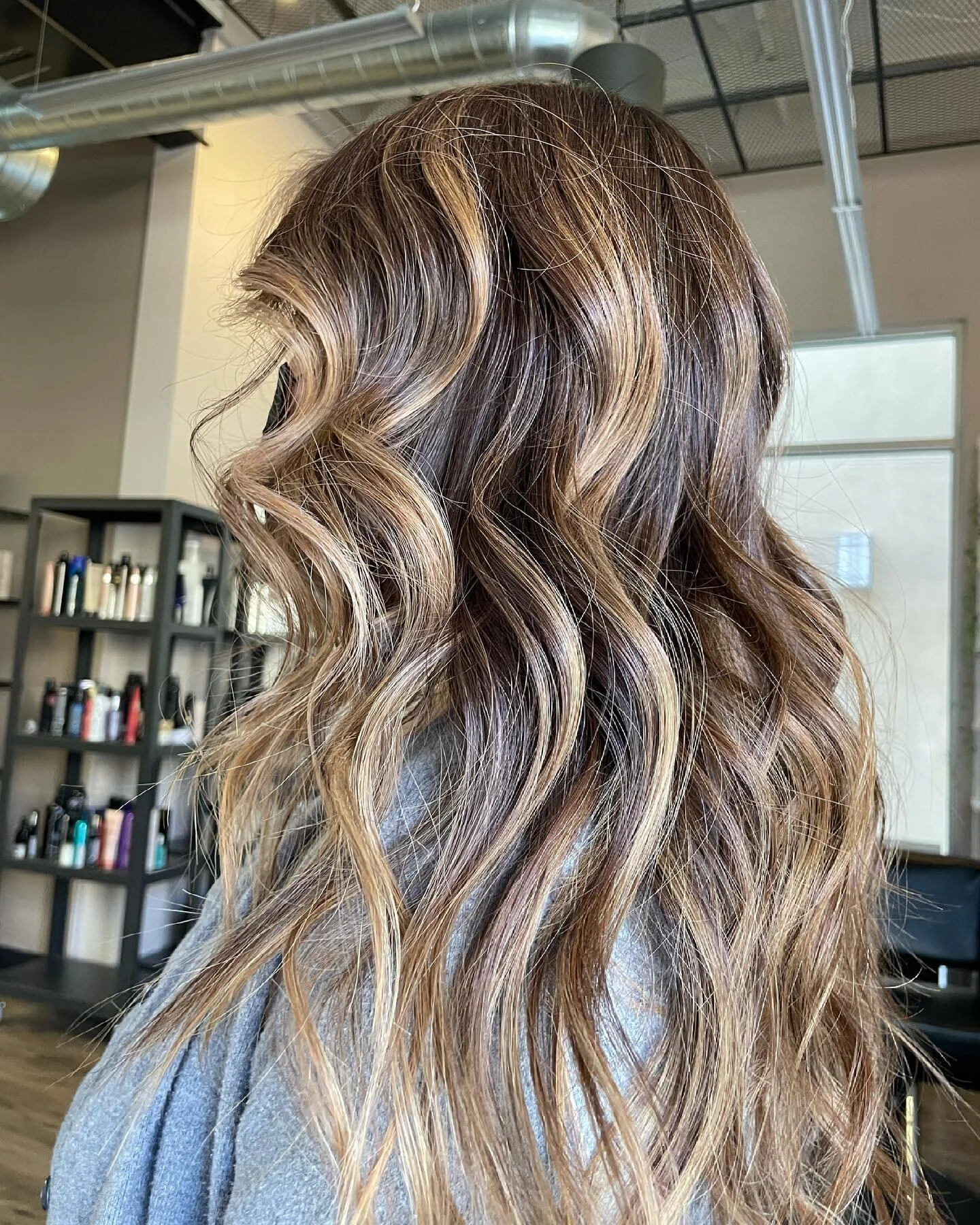 🍄🍄🍄
#creativecolor #montecillolife #elpasohairstylist #elpasohair #elpasocolorcorrection #elpasobalayage #babylights #balayage #blondes #goldwellus #colorcorrections #schwarzkopf #schwarzkopfusa #kevinmurphy #oribepro #modernsalon #behindthechair 