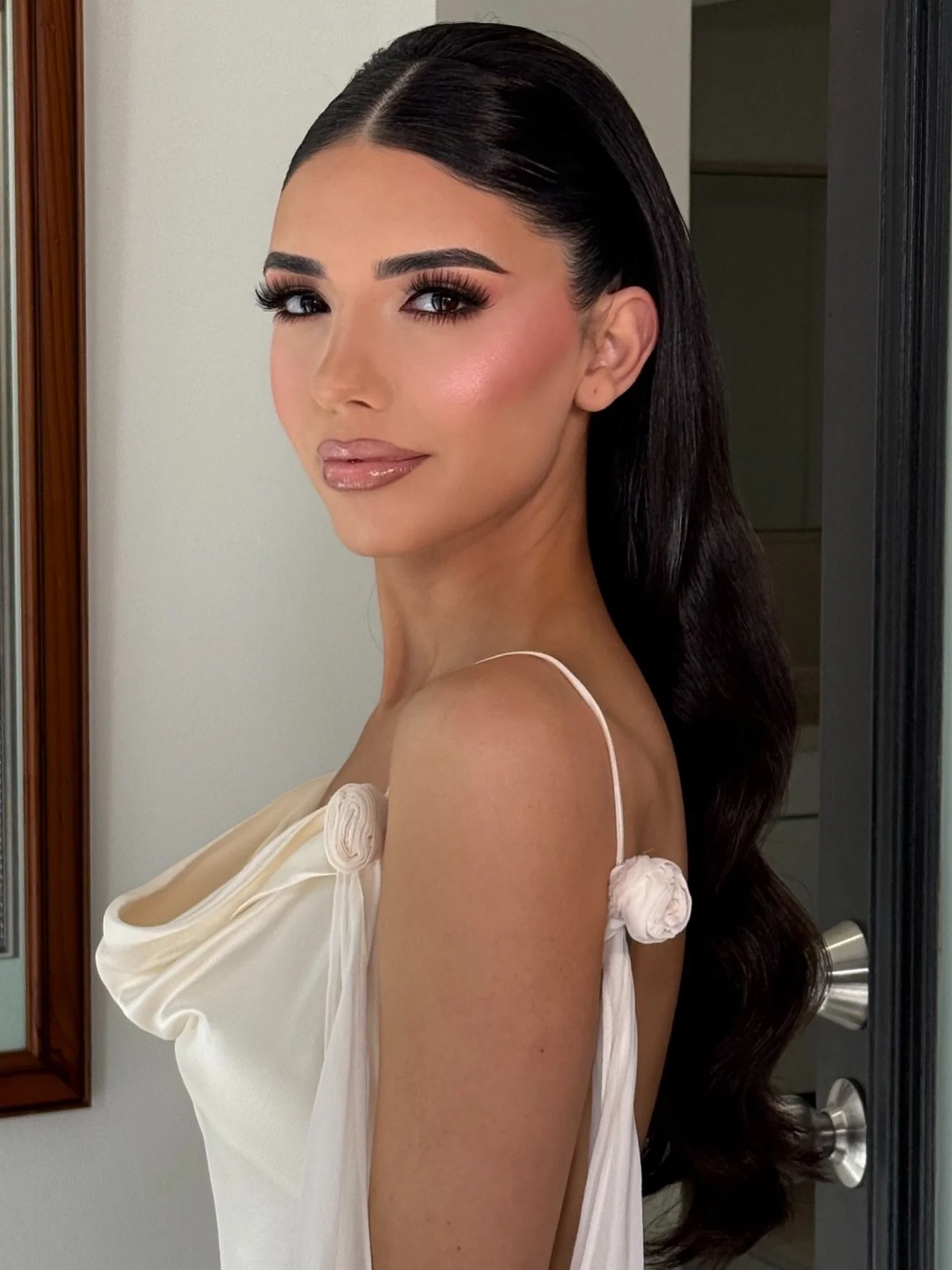 Our beautiful Christine🤍 loved every moment of creating this bridal glam 🫶🏼 hair @andiasmarohair

#bridalmakeup #WeddingMakeup #BrideToBe #BridalLook #makeupartist #BridalGlam #MakeupInspo