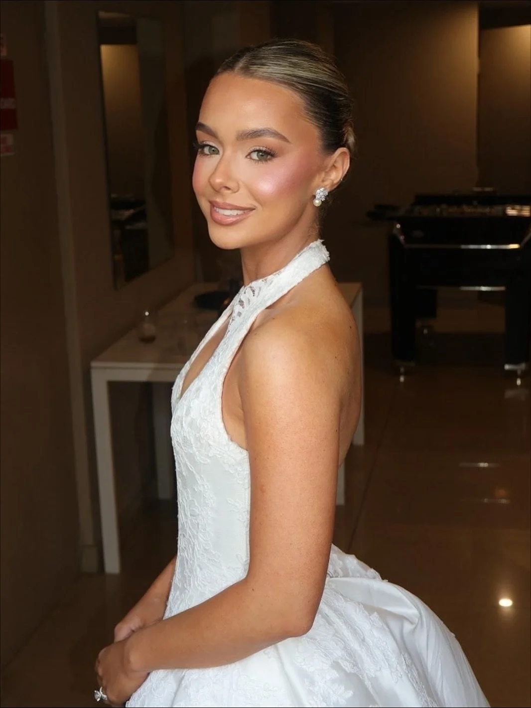 Reception touch ups for our Ellie 🫶🏼

Hair @vdhair 
Makeup @lydiasleimanmakeup 
Dress @leahdagloria 
Bouquet @melissadcruzfloral 
Image @georgejohnphotography 
Film @pixelmediaau
Social @bridetobesocials
Tan @madetoglowtans