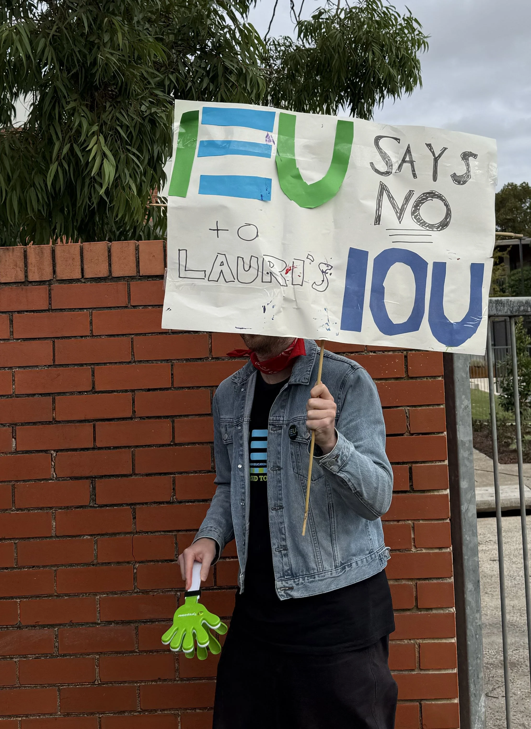 Lauriston signs iou.jpg