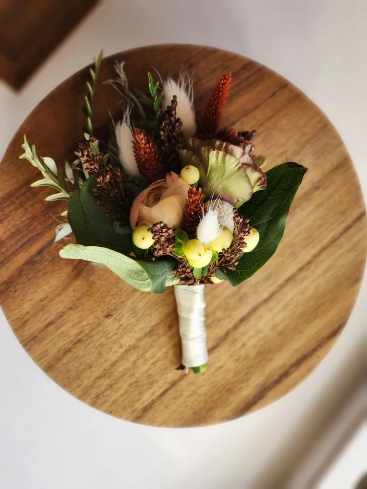 Wood Round Riser w: Glod Legs.jpg