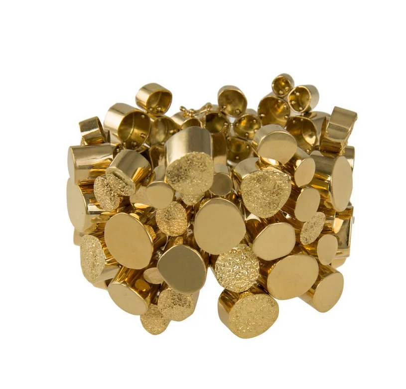 Scale- Seeing jewelry on the body