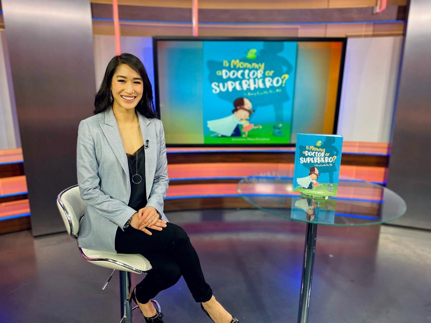 📺 Tune into @nbctexastoday on @nbcdfw channel 5 TODAY at 11:30am CT to see a familiar face @amyfaithho🤪 and a familiar book📚@doctormommybook❗️ Special thanks to @nbcdfw @viviankwarm @rossiramirez_ for the segment! 🎞
.
.
.
#doctor #mommy #nbc #dal