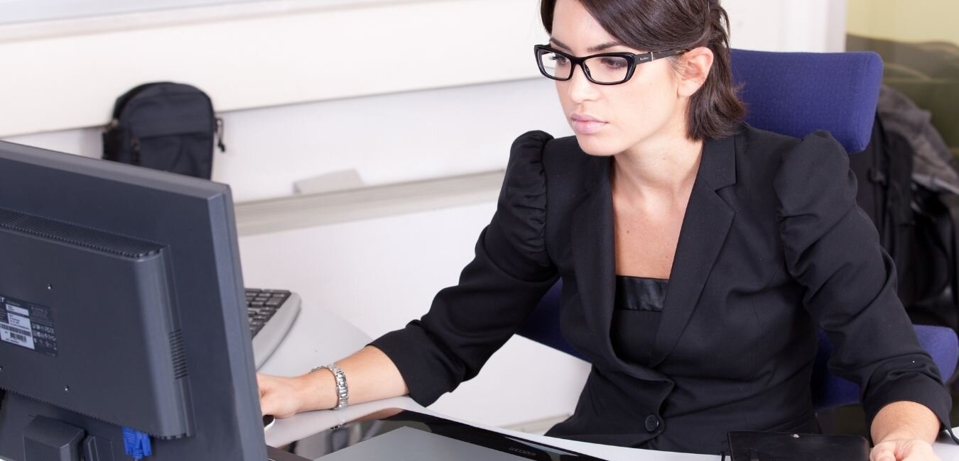FINANCIAL ADVISOR ASSISTANT