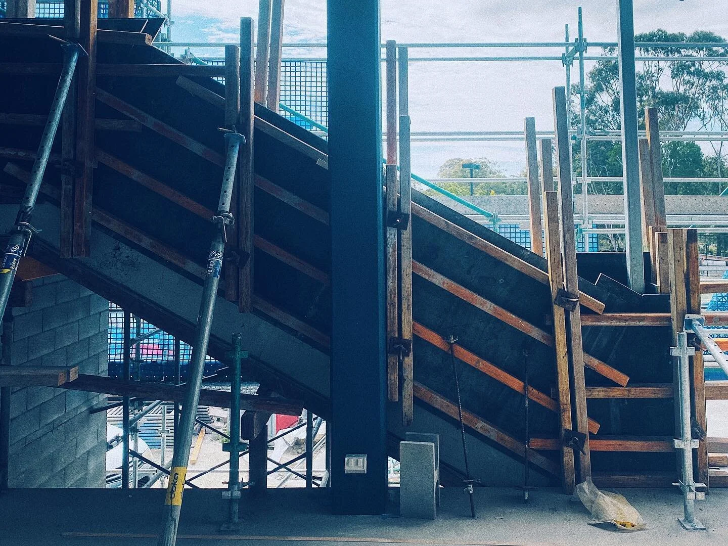 The Coast Formwork team recently completed this 1m high raking upstand balustrade wall for  Stokes Wheeler at a Gold Coast Christian College. 
.
.
.
.
.

#goldcoastformwork #constructiongoldcoast #formworks #balustrade #coastformwork