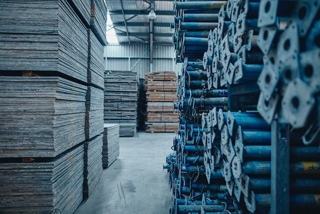 Big River Ply &amp; Doka Props all stacked in preparation for the next big job. 

At Coast Formwork we use the highest quality materials. Ensuring consistent results every time. 
@doka_international 
@bigrivergroup 
.
.
.
.
.
#coastformwork #formwork