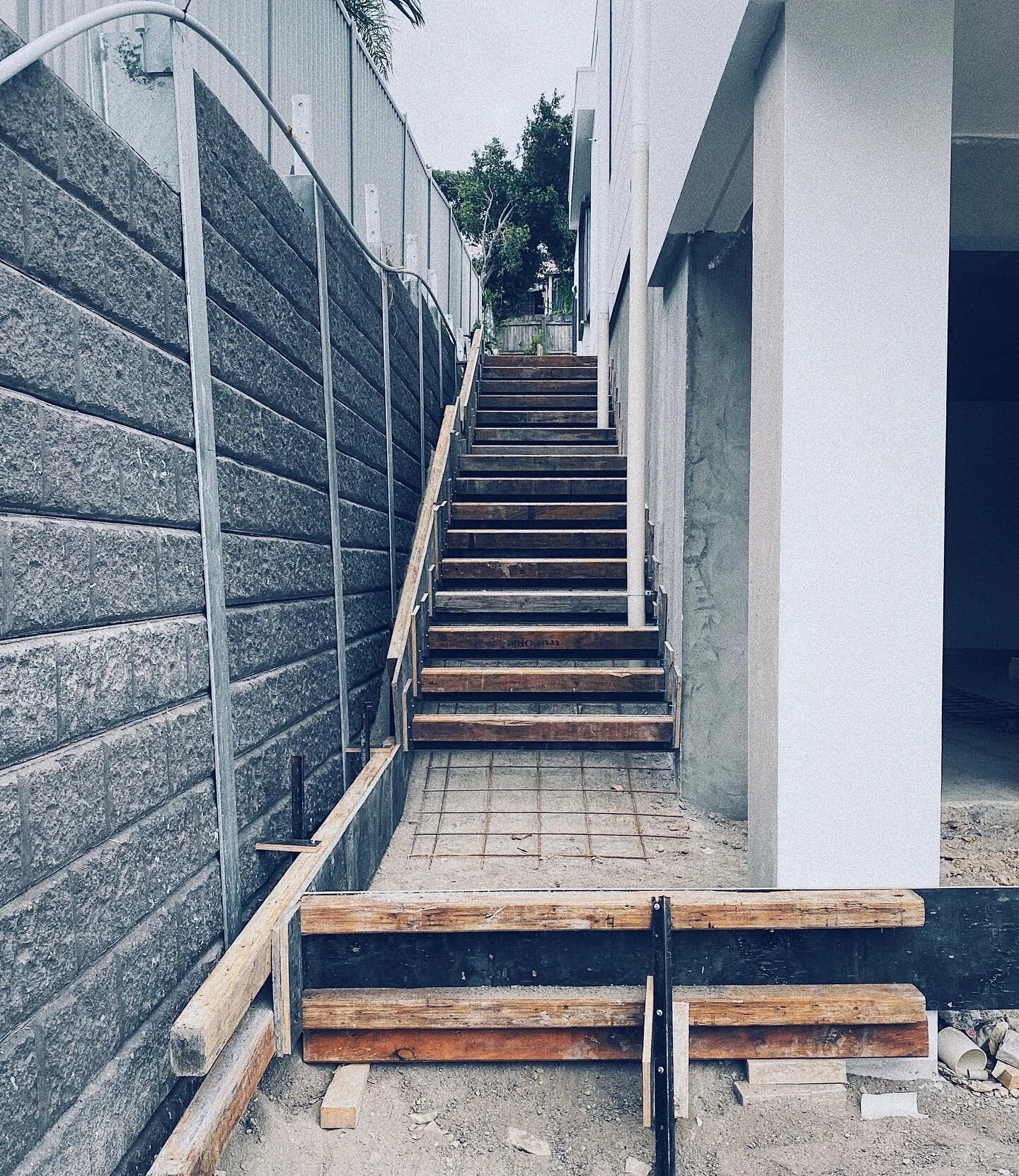 It&rsquo;s all about stairs for the team at Coast Formwork. Our team recently formed the slab for these side access stairs to high end Gold Coast town houses.

 Contact us for high quality formwork solutions. 
.
.
.
.
.
#offform #offformconcrete #for