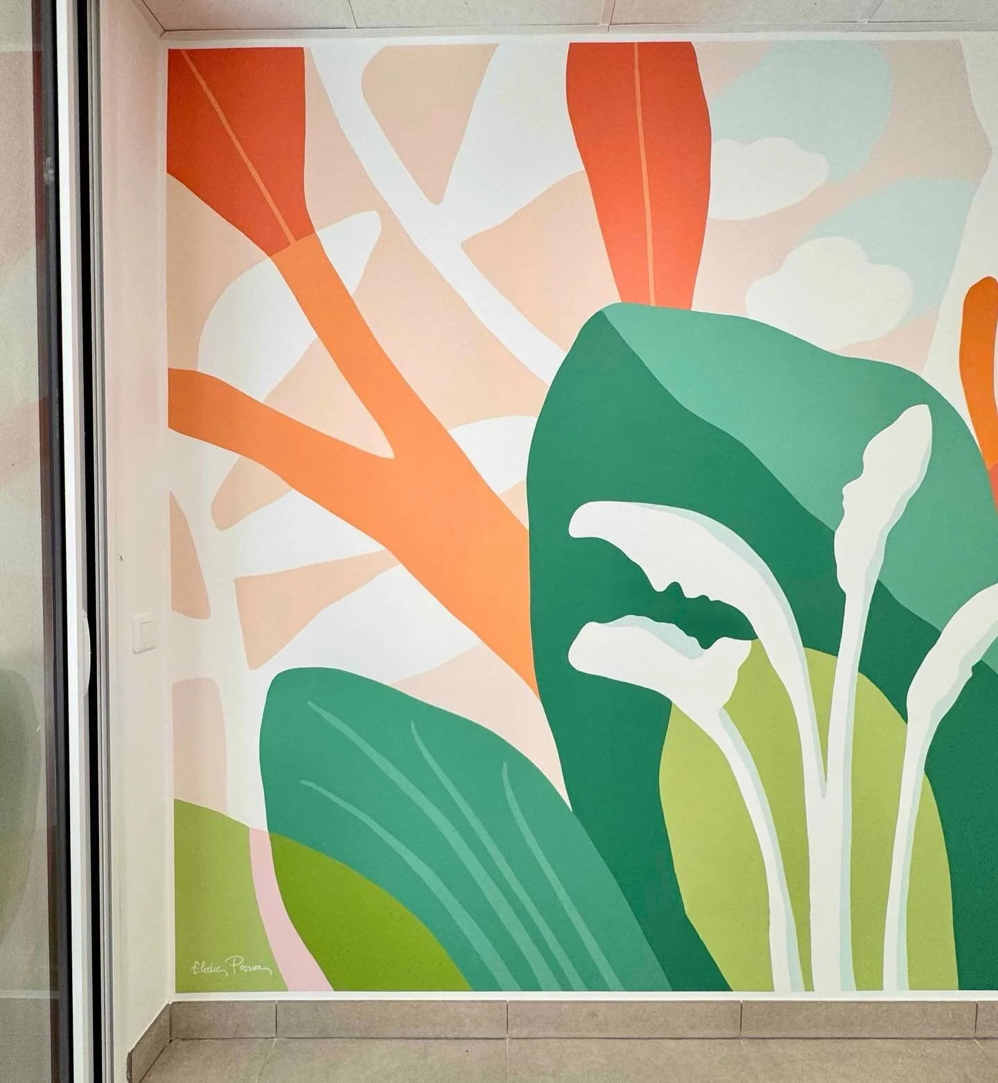 FRESQUE VÉGÉTAL ABSTRAITE ET TRÈS COLORÉ 🧡
À la fin du printemps, j’ai eu le privilège de participer à un super projet à Anglet, dans une résidence saisonnière toute neuve,