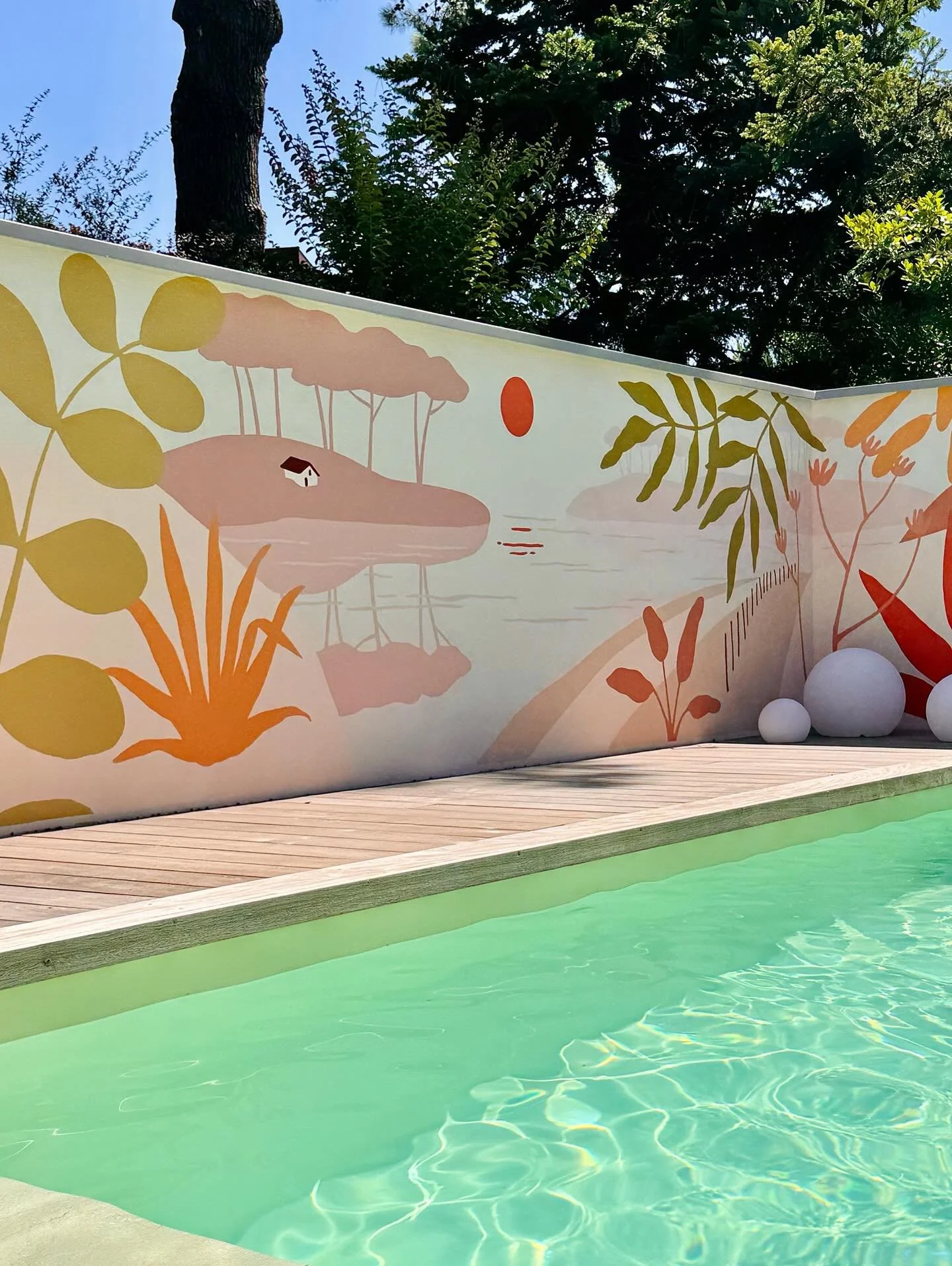 GOOD BYE SUMMER 2025
It was fun and sweet ! 🧡
Un été bien rempli, haut en couleurs et en rencontres 🌞✨
Entre fresques murales, moments à la plage, rires entre amis et belles excursions… j’ai eu la chance de profi