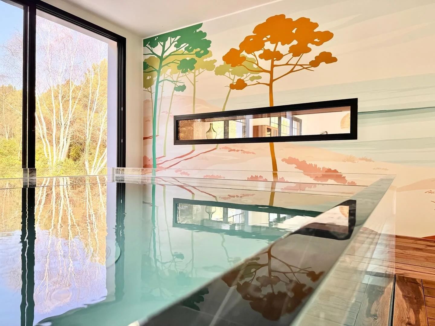 Un projet qui restera grav&eacute; dans ma m&eacute;moire ✨
L&rsquo;an dernier, j&rsquo;ai eu la chance de r&eacute;aliser cette fresque dans une maison de vacances sur le bassin d&rsquo;Arcachon, &agrave; Gujan-Mestras. Une ancienne grange enti&egra