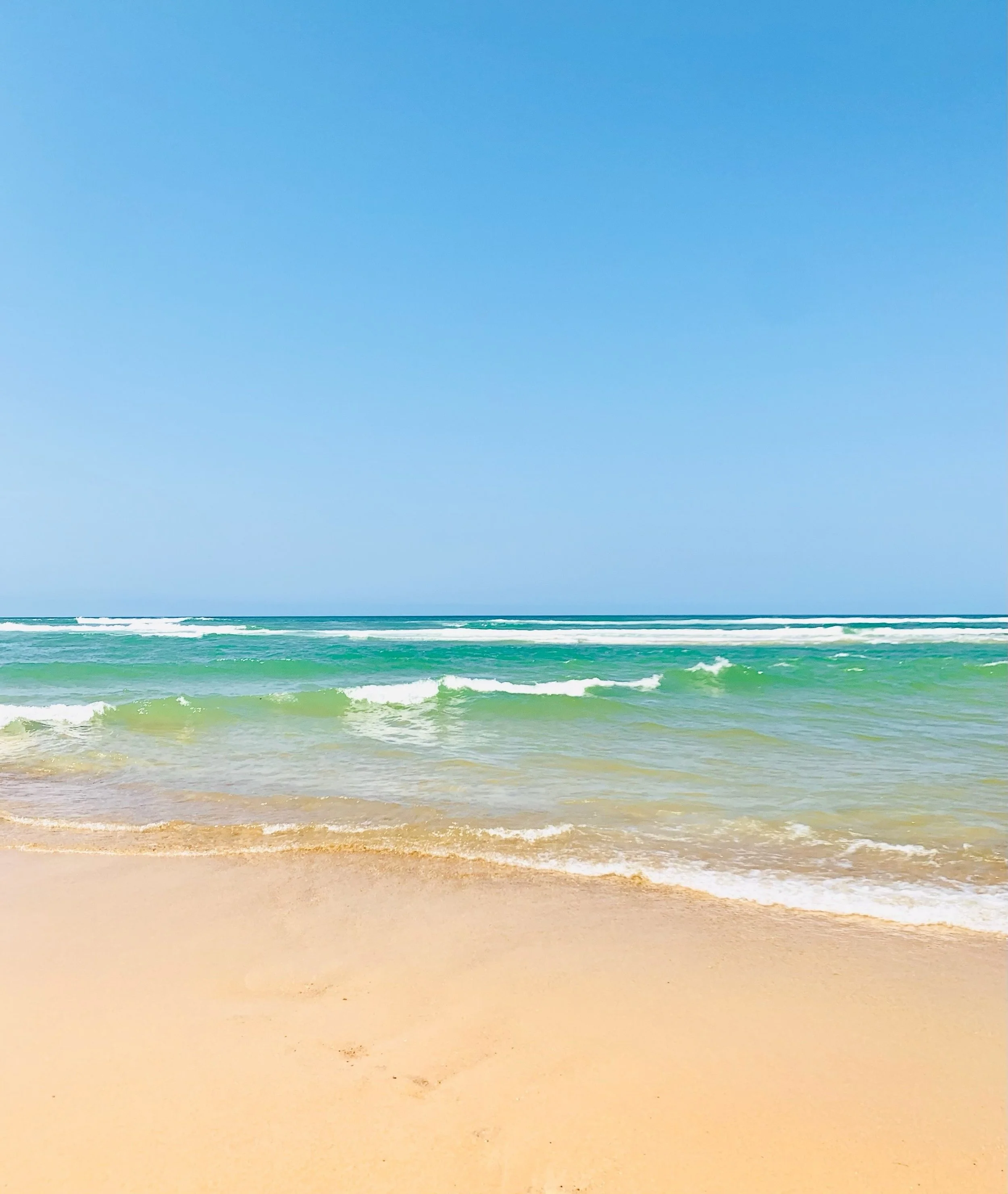 Juste encore un peu de ces couleurs vibrante de l&rsquo;oc&eacute;an en plein &eacute;t&eacute; 💙

.
.
.
.
#seignosse #hossegor #leslandes #oceanlifestyle