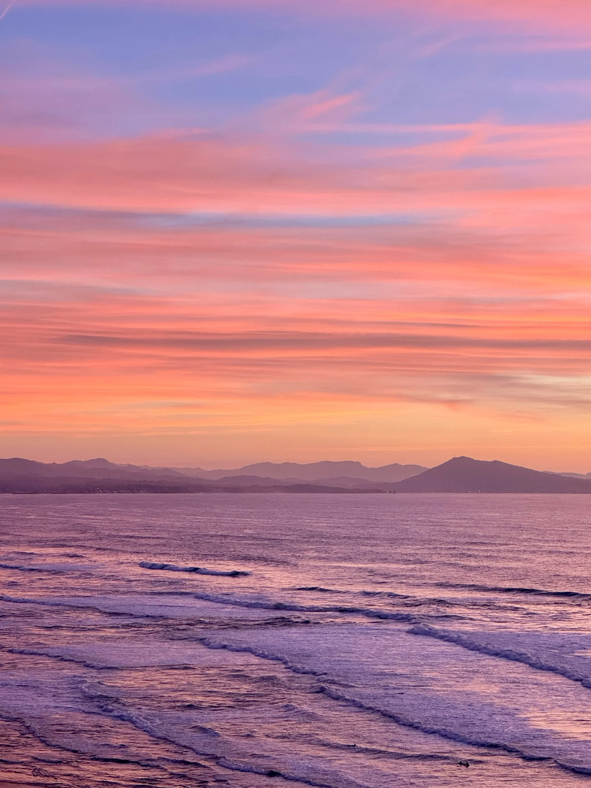 QUELQUES JOURS &Agrave; BIARRITZ 🌊

Je suis venue &agrave; Biarritz pour peindre une fresque dans l&rsquo;appartement de clients, en plein c&oelig;ur de la ville&hellip; et j&rsquo;ai eu le plaisir d&rsquo;y rester quelques jours et de la d&eacute;c