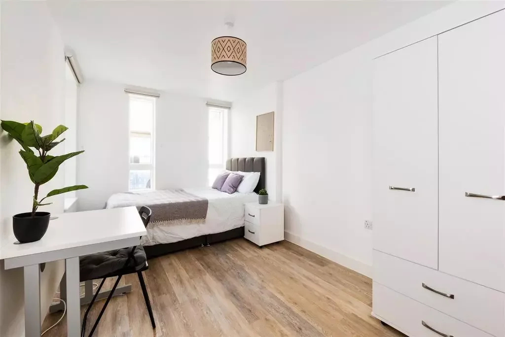 85 Bedroom.webp