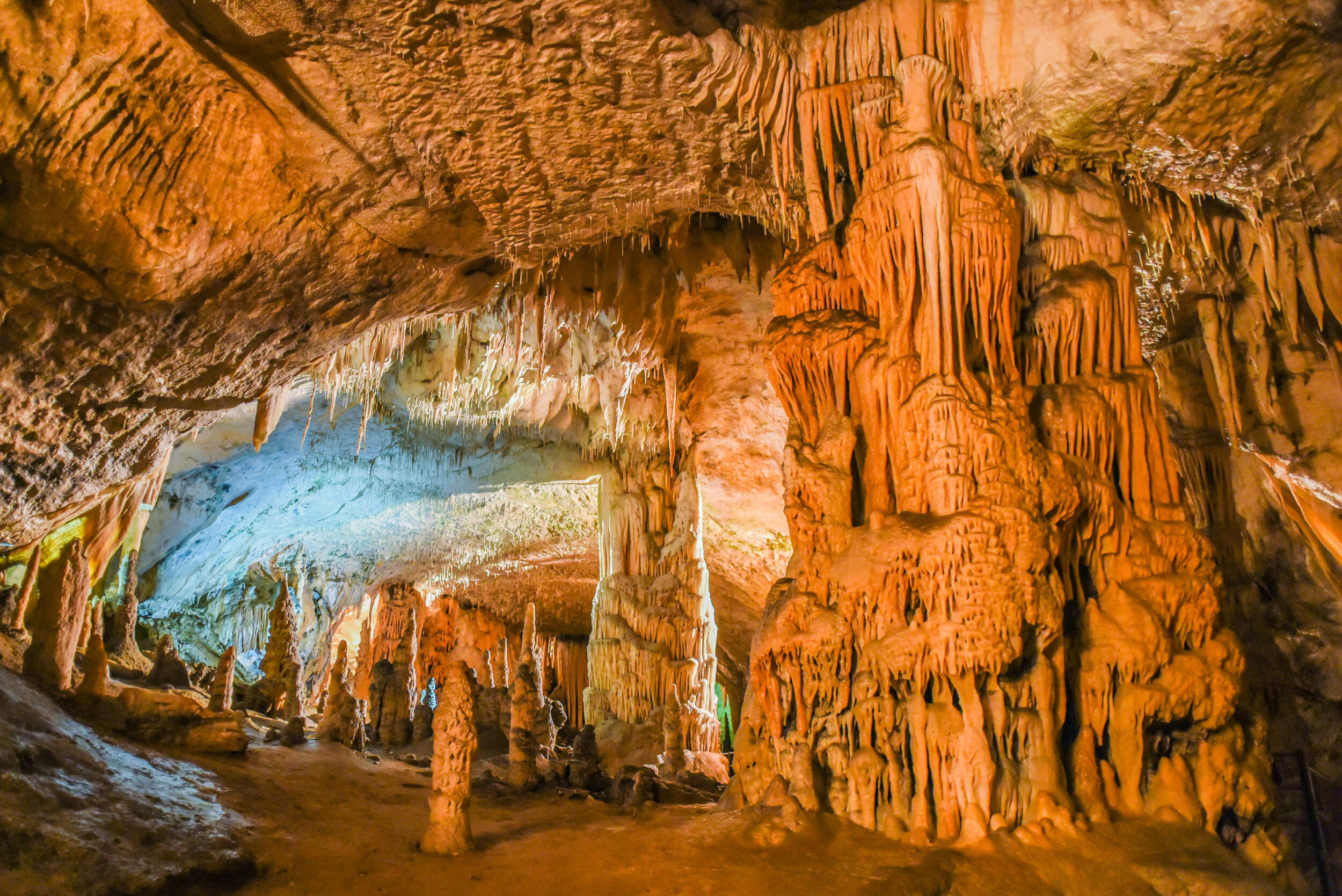 Postojna Caves Slovenia.jpg