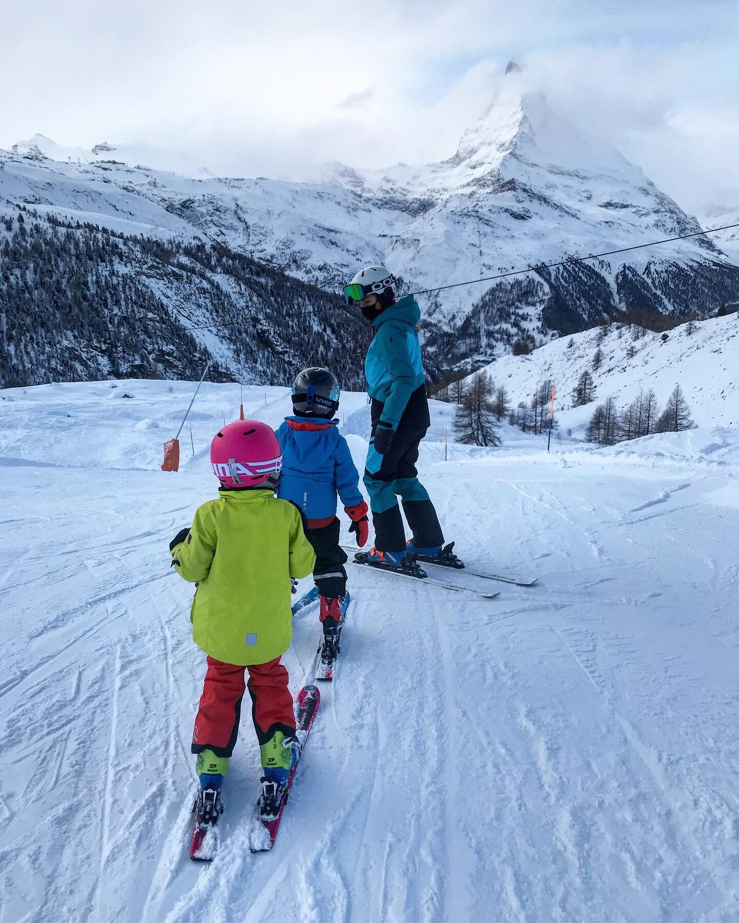 Follow me!
&mdash;-
Our Discoverers, aged 3-5, getting to grips with the big slopes.
&mdash;-
📸 @skicoachingonline
.
.
.
.
#ski #skischool #skiing #skifast #skiinstructor #skiinstructorlife #skiingday #skiingislife #skiingfun #snow #snowy #winter #w