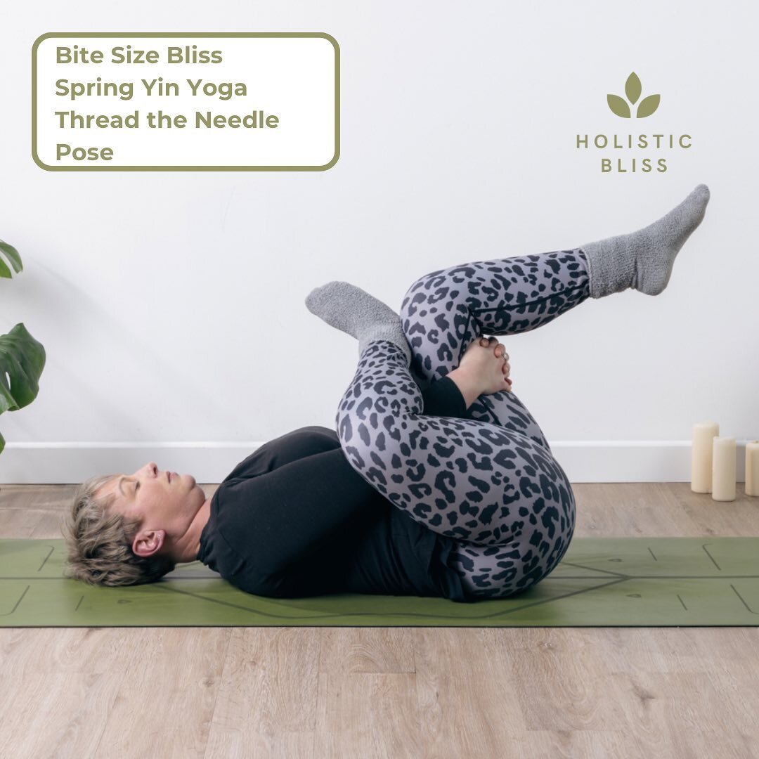Happy Friday everyone! 🌸🌷🌺 

Its time to indulge in some bite-size yin bliss! 

Today I&rsquo;m introducing two poses that specifically target the liver and gallbladder meridian lines - Thread the Needle and Knees to Chest. 🧘&zwj;♀️

These poses 