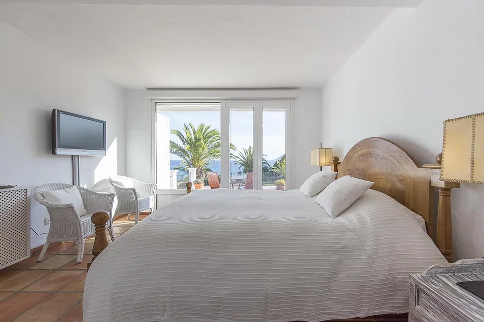 Bedroom 1.webp