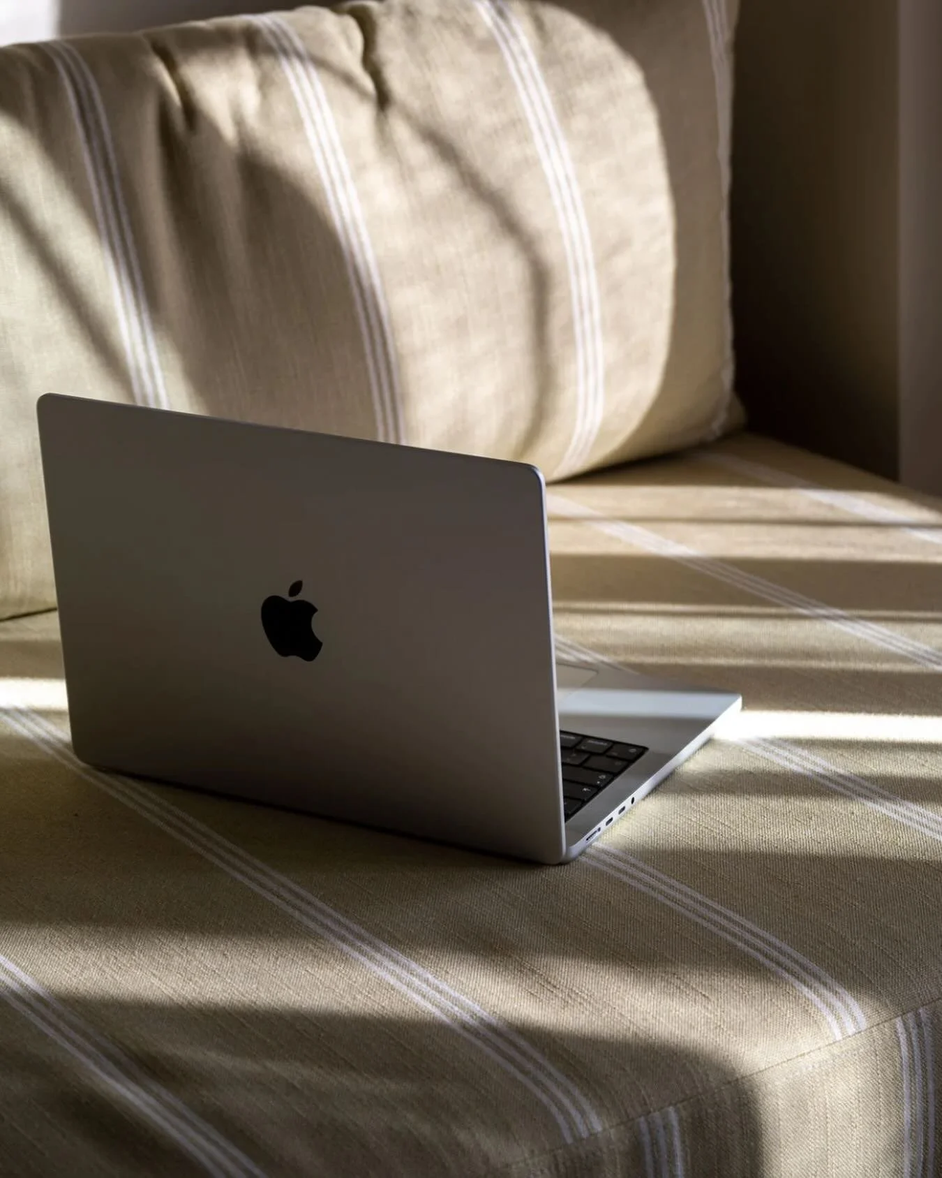 It&rsquo;s easy to overlook the little things when you&rsquo;re busy running a small business, but staying compliant doesn&rsquo;t have to be complicated.

Here are 3 things you can check now to save yourself headaches later:

✅ Are you storing your 