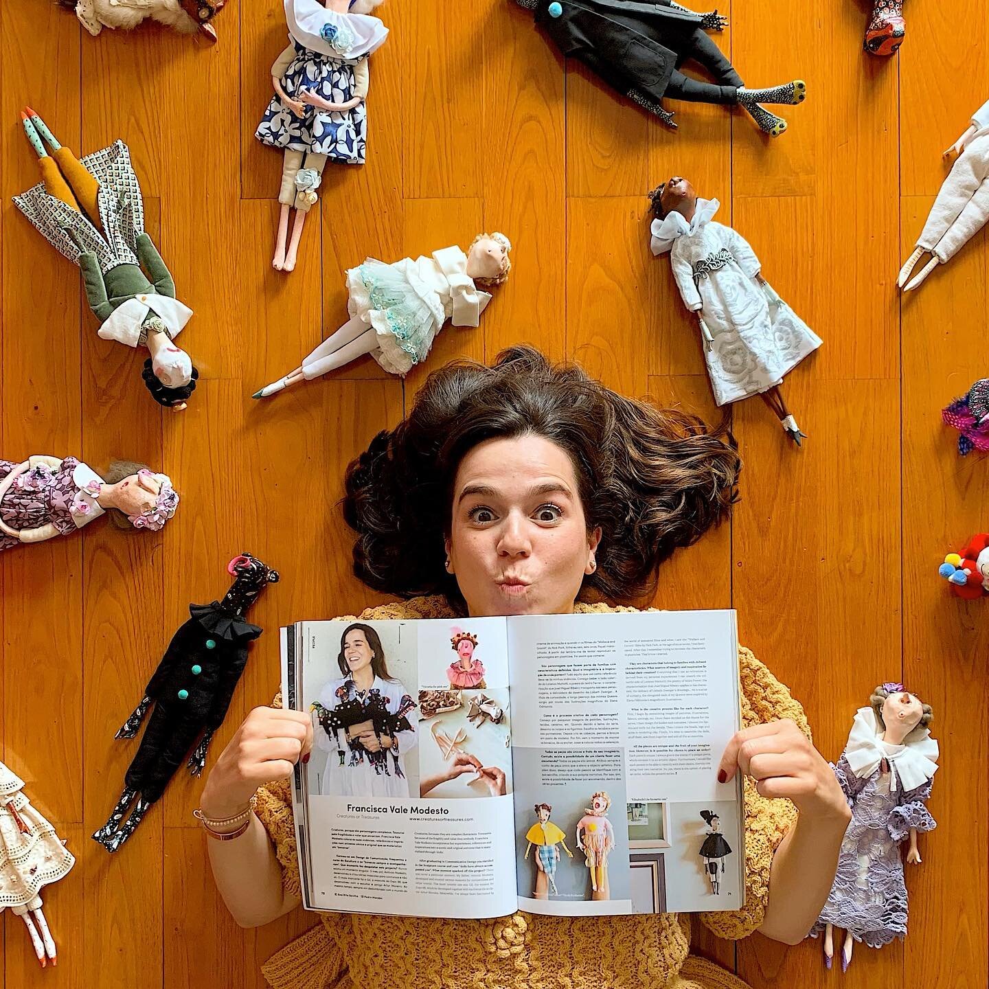 C&aacute; estou eu rodeada dos meus tesouros com a publica&ccedil;&atilde;o nr.100 da revista @attitudeinteriordesign (Jul/Ago)! Muito obrigada pelo convite para fazer parte desta edi&ccedil;&atilde;o t&atilde;o especial e significativa.
Parab&eacute