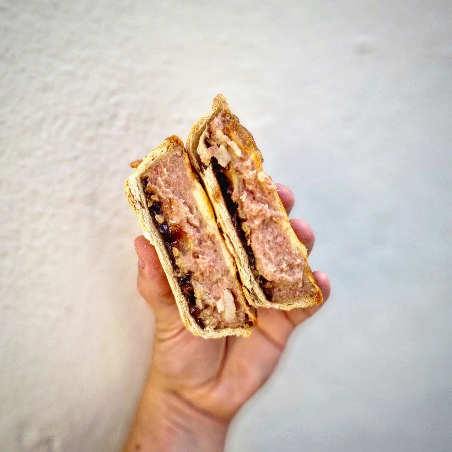 On special tomorrow are these delightful looking pies. 
.
Caramelised red onion marmalade, cheddar cheese and our classic corned beef mix all rolled into one pick up pie. 
.
#elephantandbun #elephantandbundeli #deli #cornedbeefpie #cheesycornedbeef #