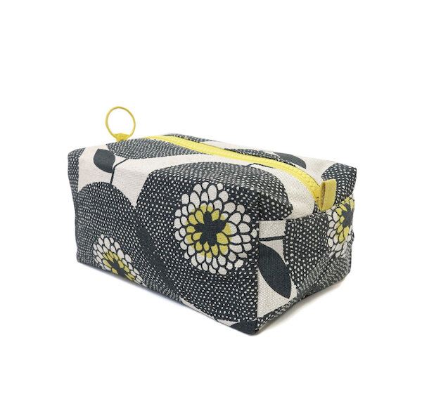 skinny la minx flower fields travel bag.jpeg
