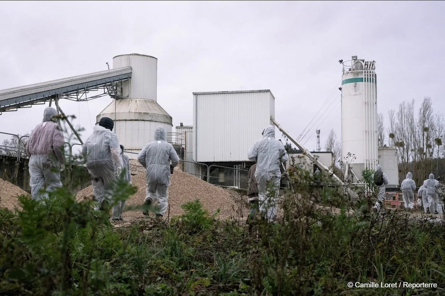 Répression en béton contre les écologistes.
