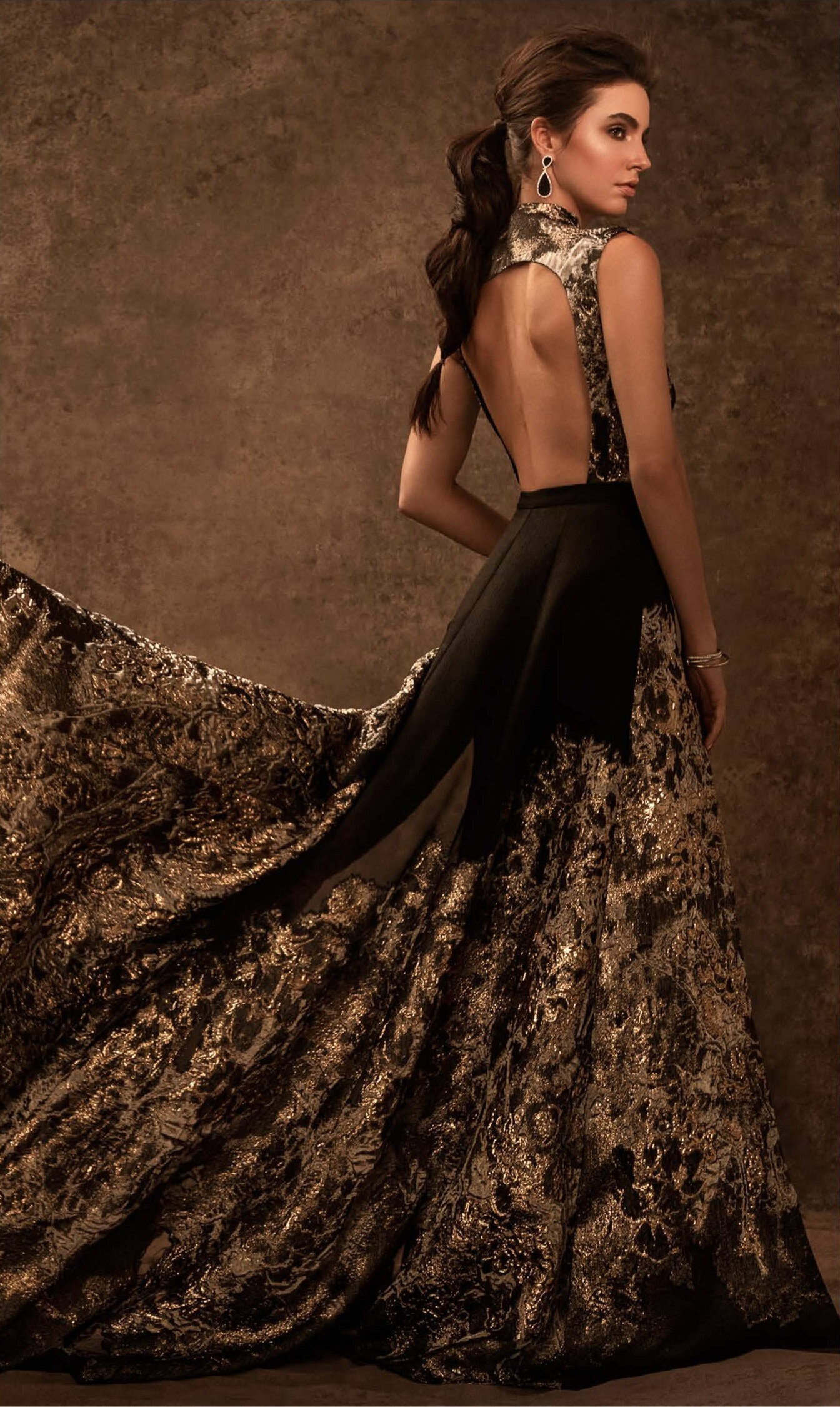 MENDELAWI_FW2020_Lookbook_Page_03.jpg