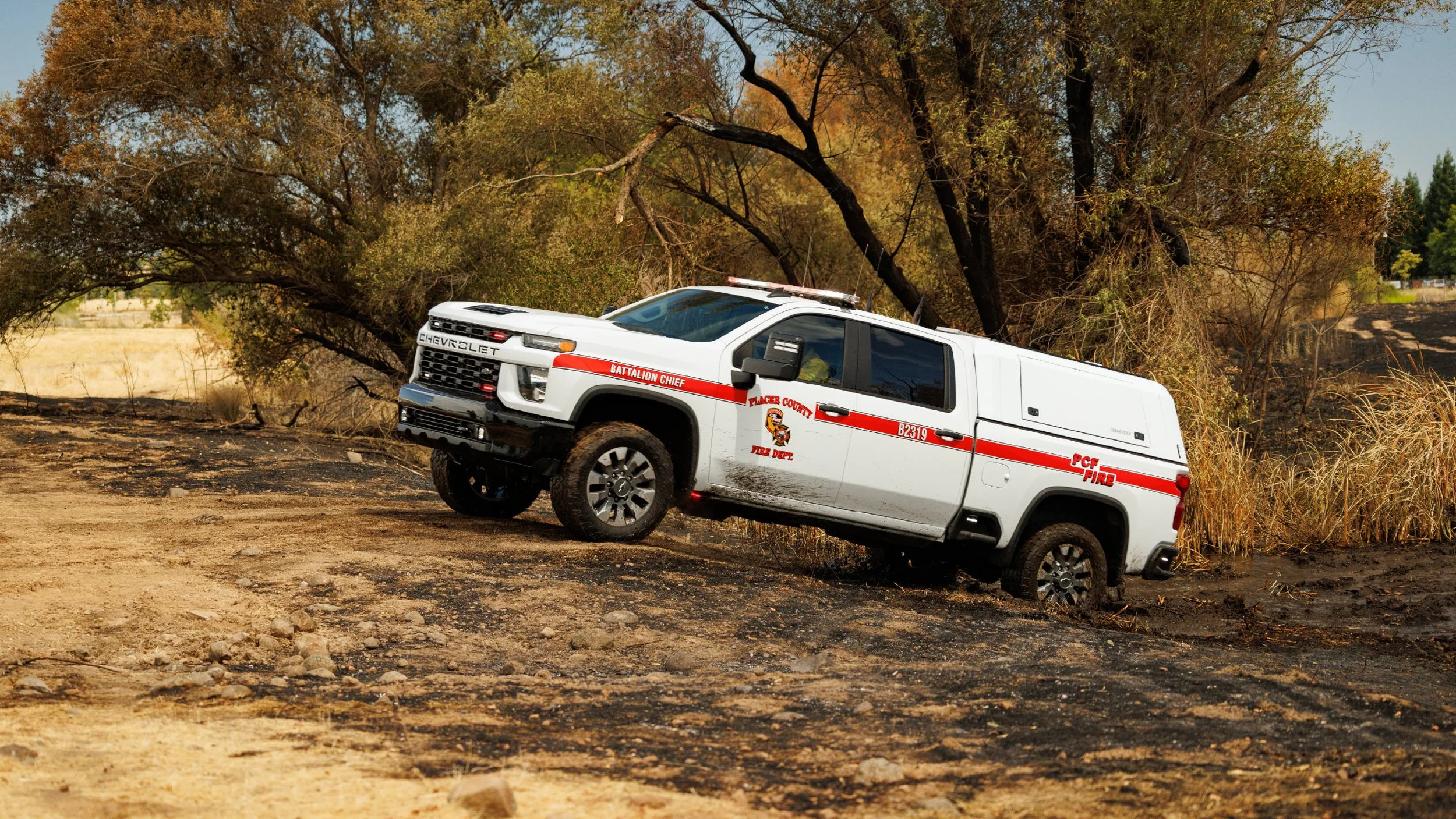 SmartCap Cal Fire EVOc Commercial Silverado HD Standard Bed 14.jpg