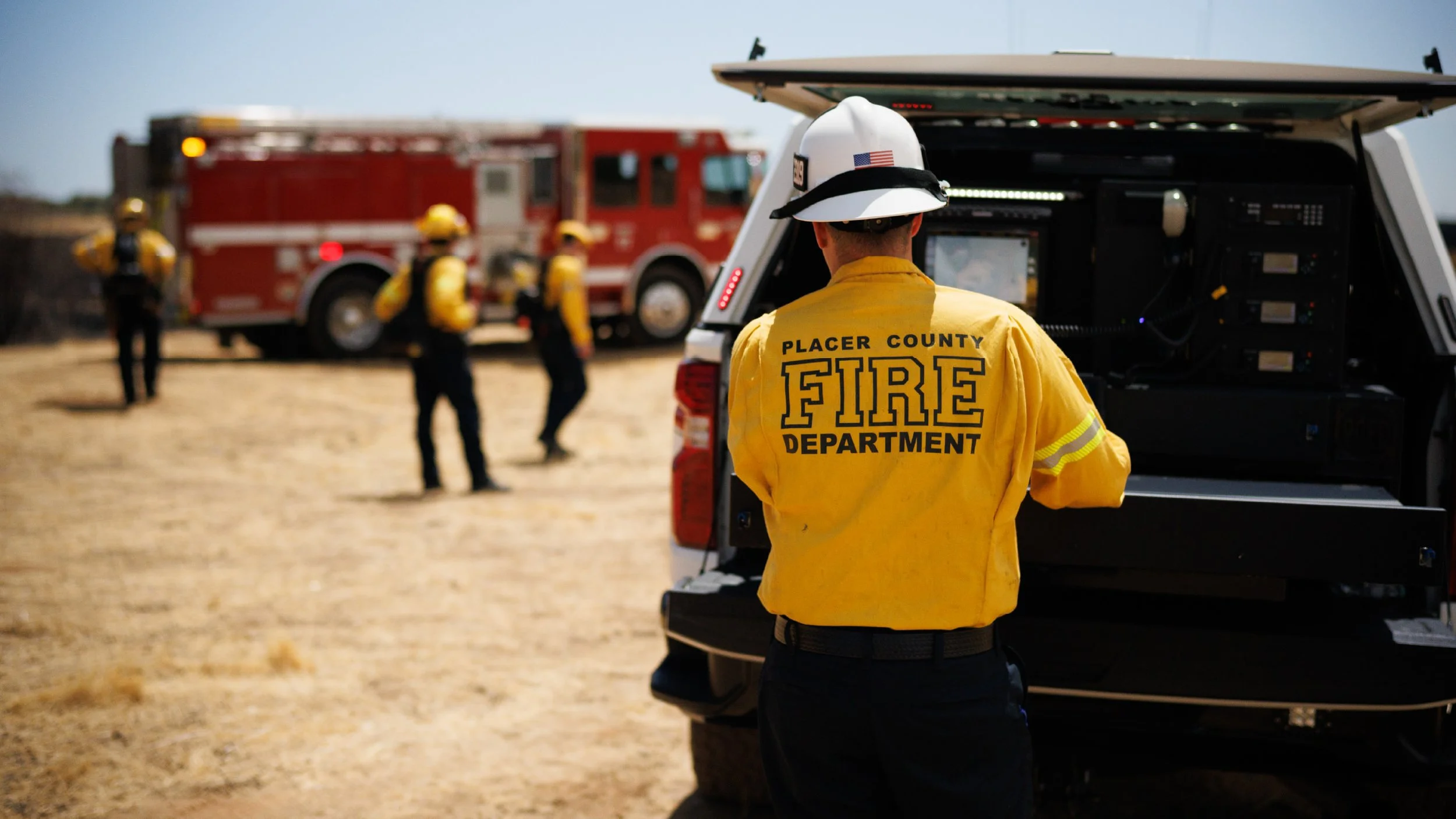 SmartCap Cal Fire EVOc Commercial Silverado HD Standard Bed 17.jpg