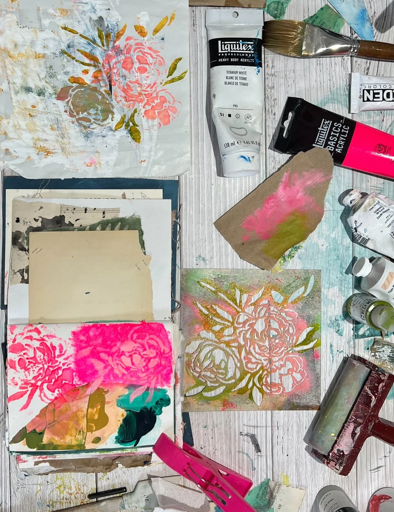 Happy Monday!! 
How was your weekend? 
What is your main goal for the week? 👇🏼 
Mine is to finish my welcome email sequence so I can get this freebie out to you! ❤️❤️. 

Let me know what you&rsquo;re up to so I can cheer 📣 you on!