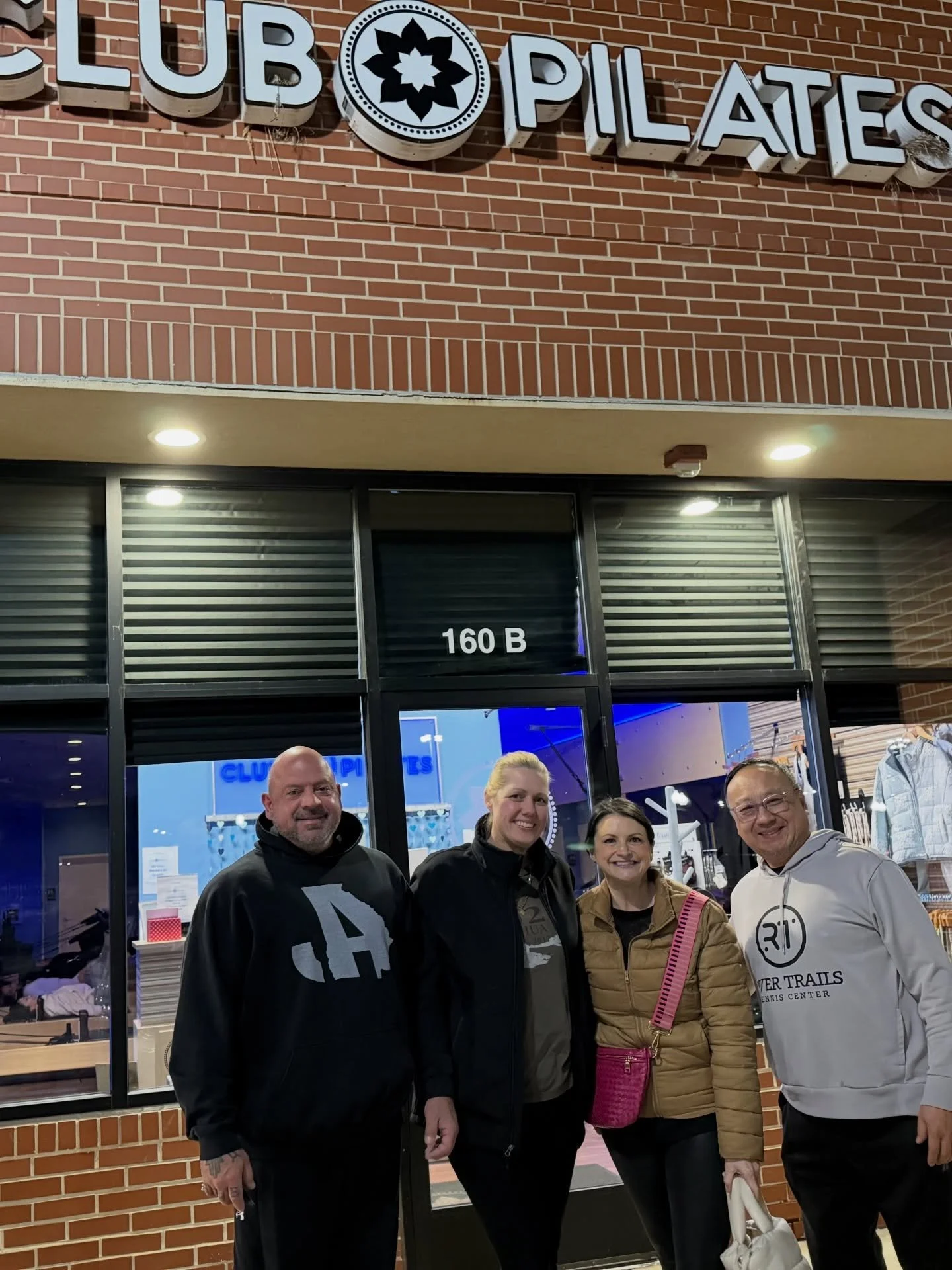 Valentines 💘 couples night at @clubpilatesschaumburg ! So much fun!! 
Showed @chienharrison one of my fave moves- the FLYING LUNGES!! 

@ma.jillz