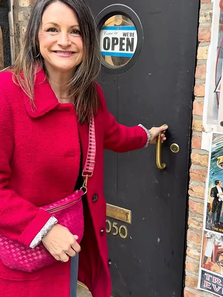 We had SO MUCH FUN at @chicagomagiclounge tonight!! The magic 🪄 blew our minds!!! 
I got @chienharrison and I VIP tickets 🎟️ for our anniversary! 
The building used to be a laundromat. They kept the original lobby and hid the lounge, speakeasy-styl