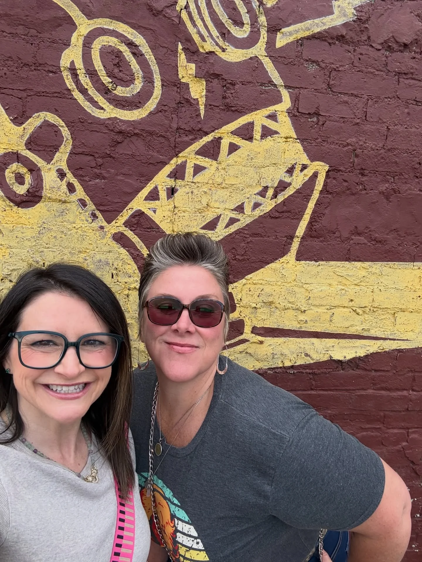 @leahee23 and I met halfway this weekend and stayed at an Airbnb in Bloomington IL. we had such a good time and hardly took any pics! Lots of relaxing, shopping, and getting batch martinis made for us by @realitybitesbloomington ! They are awesome th