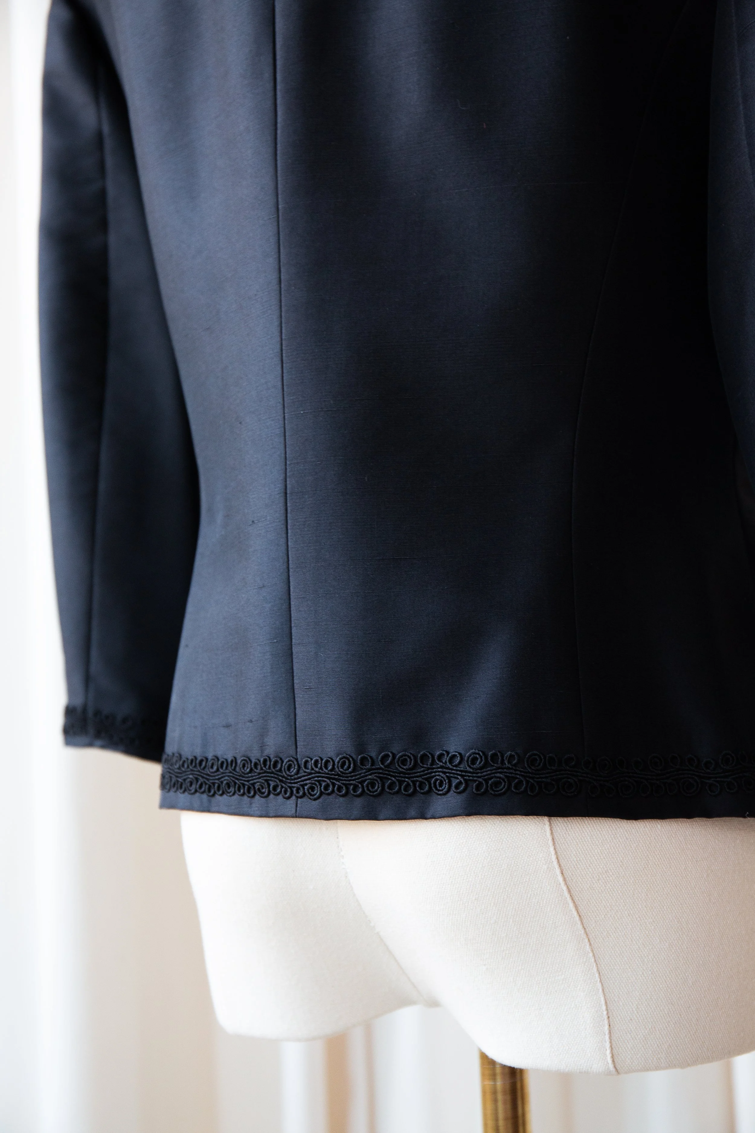 blacksilkjacket19.jpg