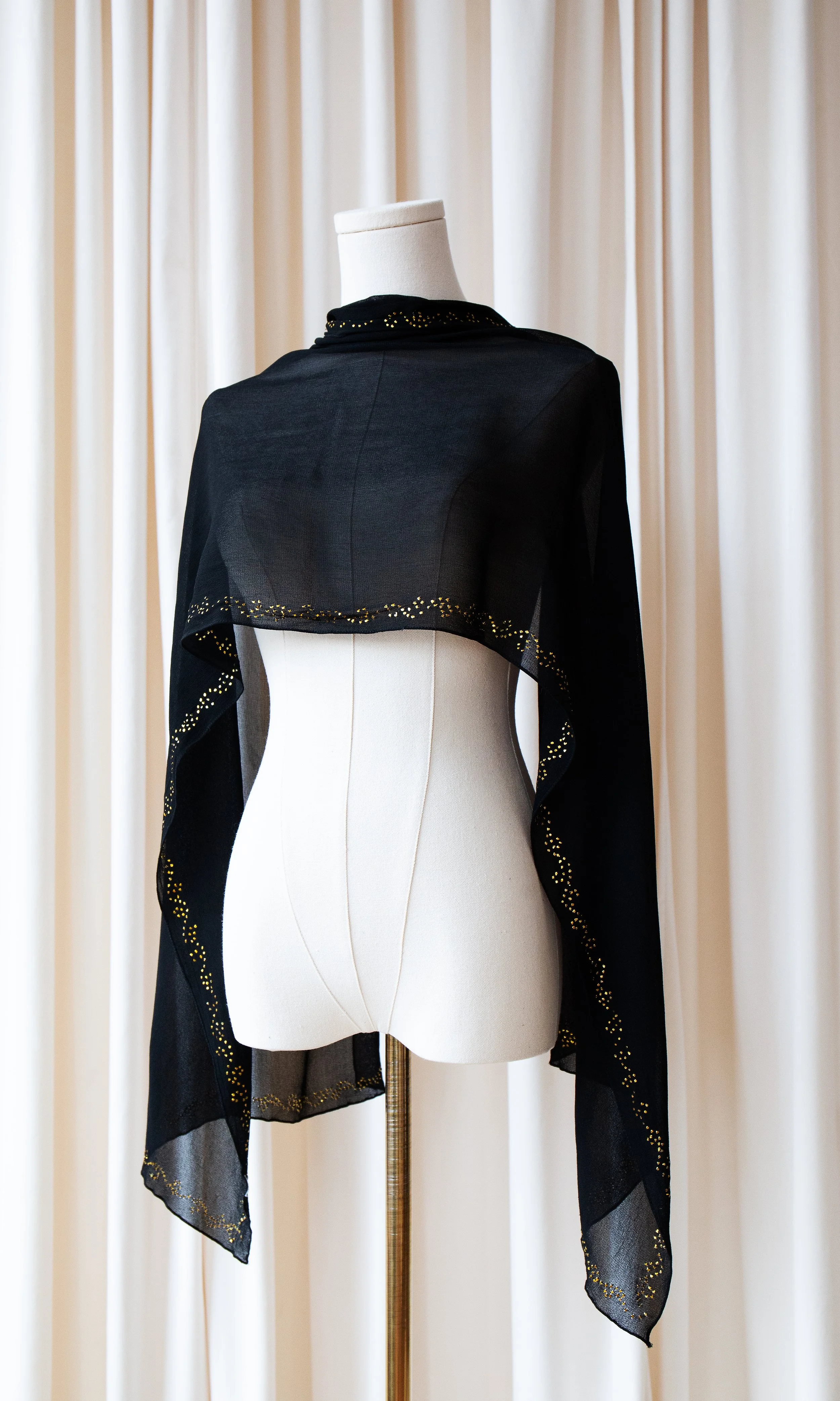 blackshawl1.jpg