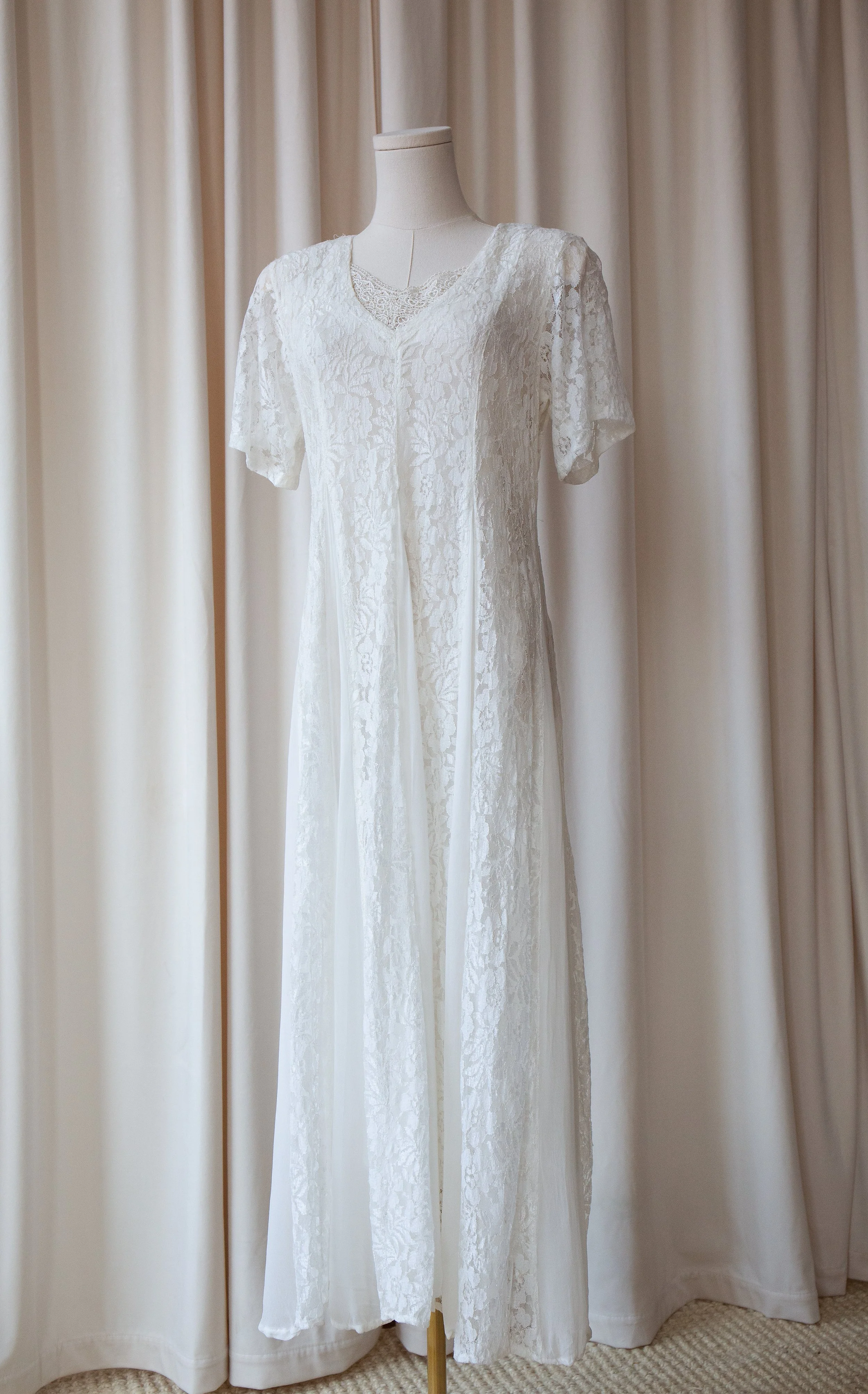 whitelacedress3.jpg