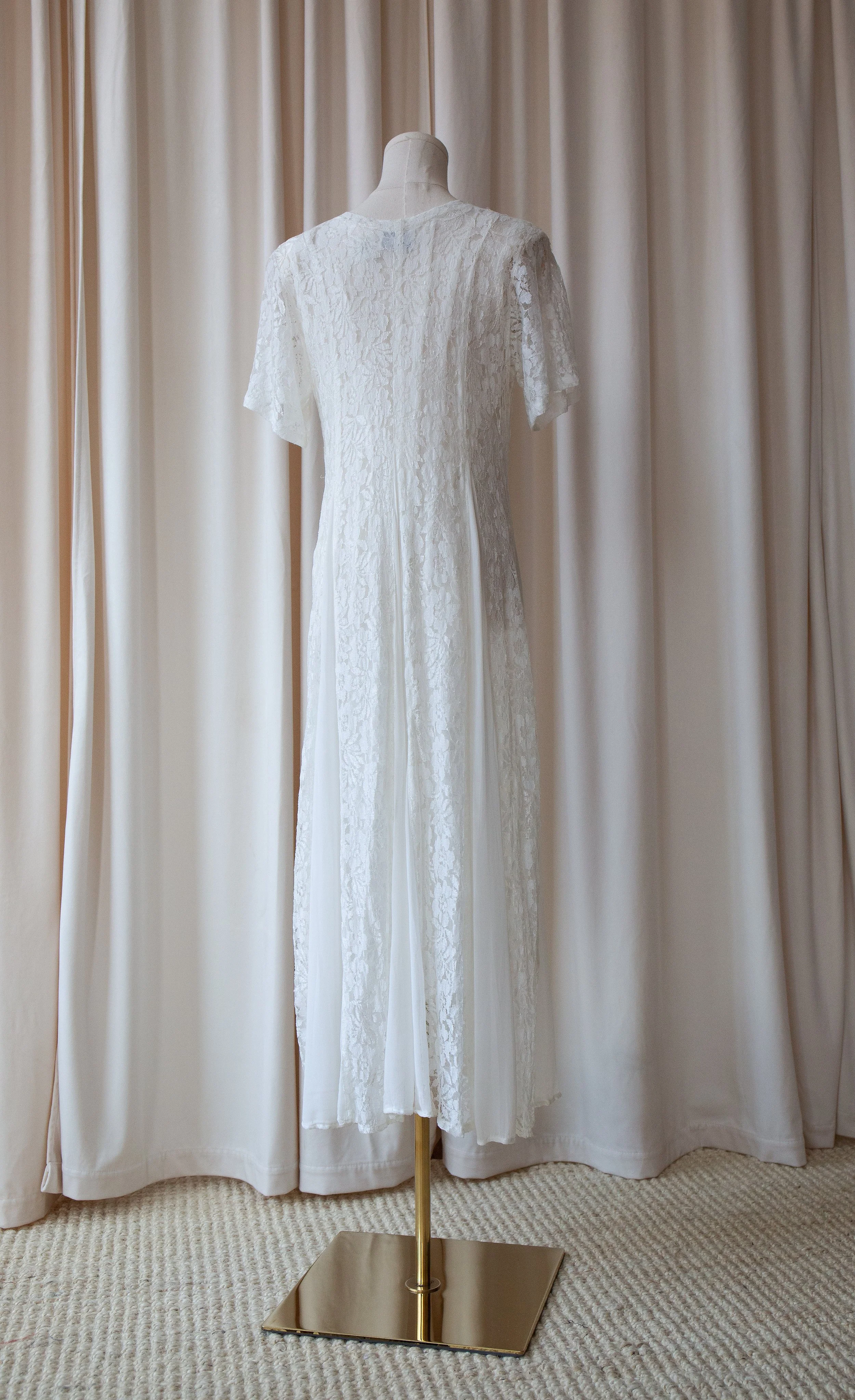 whitelacedress13.jpg