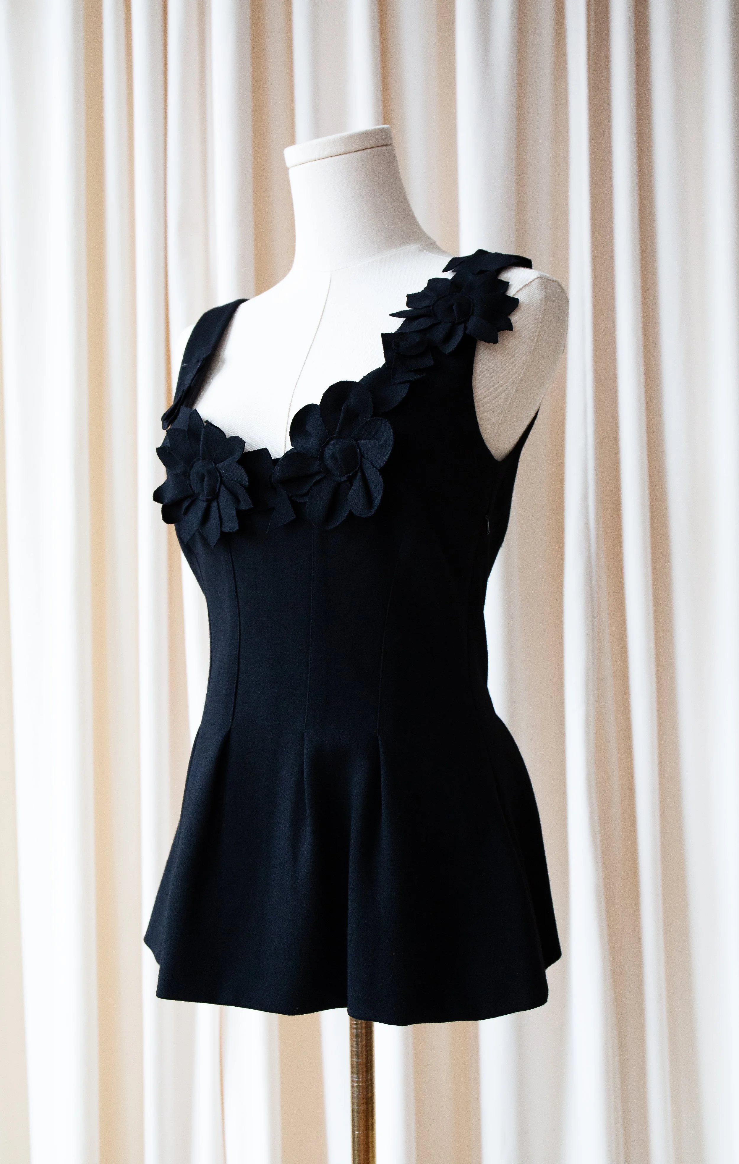 blackfloraltop2.jpg