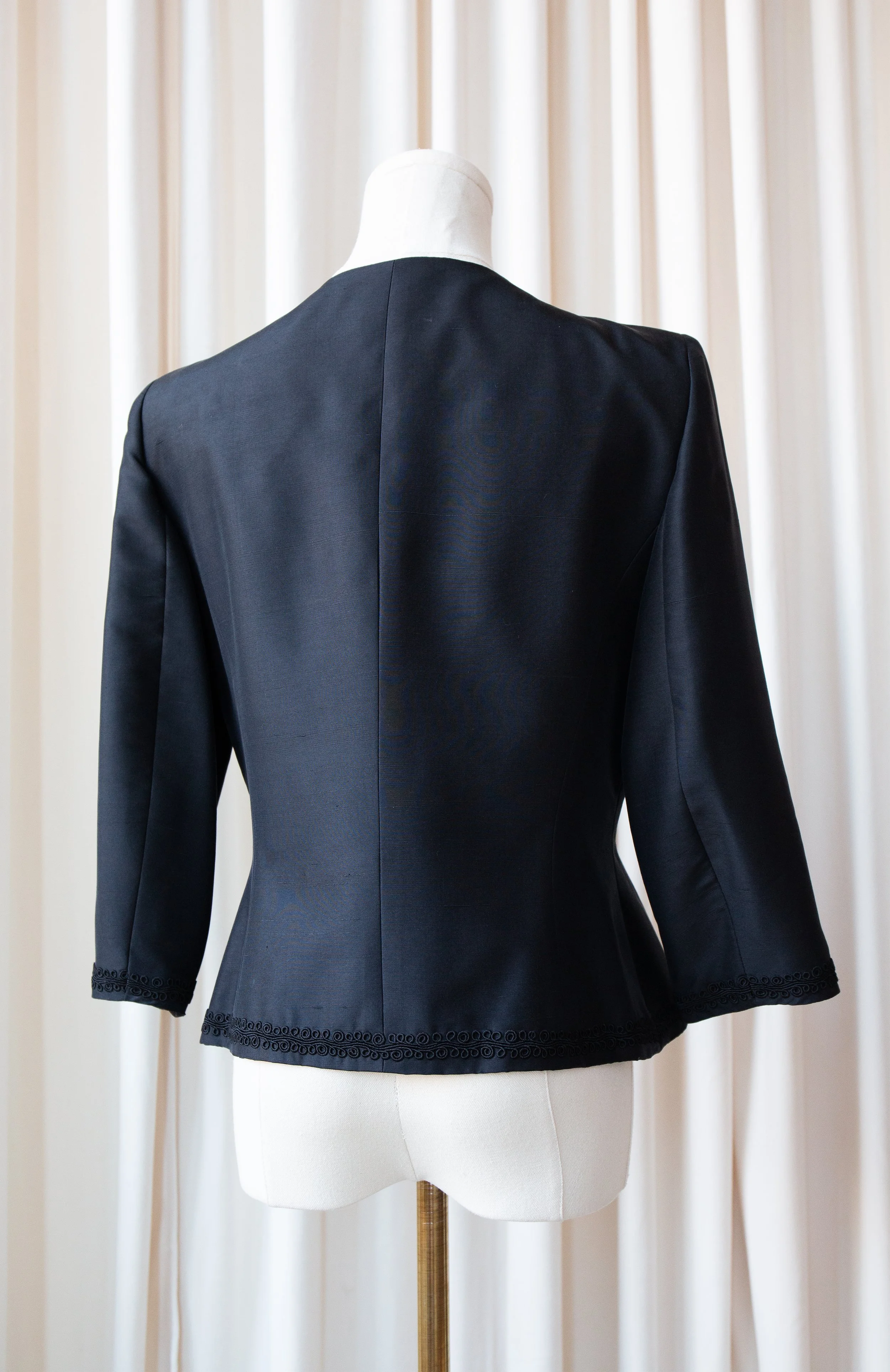 blacksilkjacket18.jpg